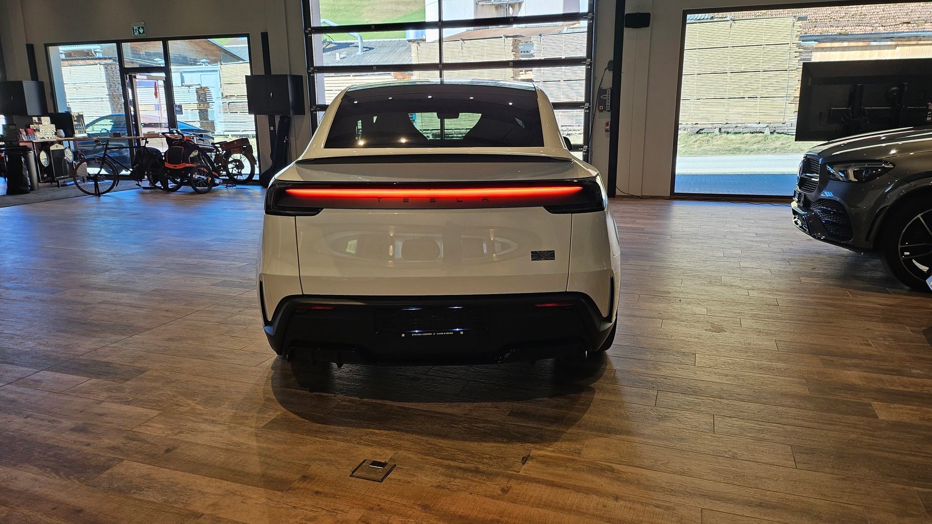 TESLA Model Y Performance AWD AHK-image-11