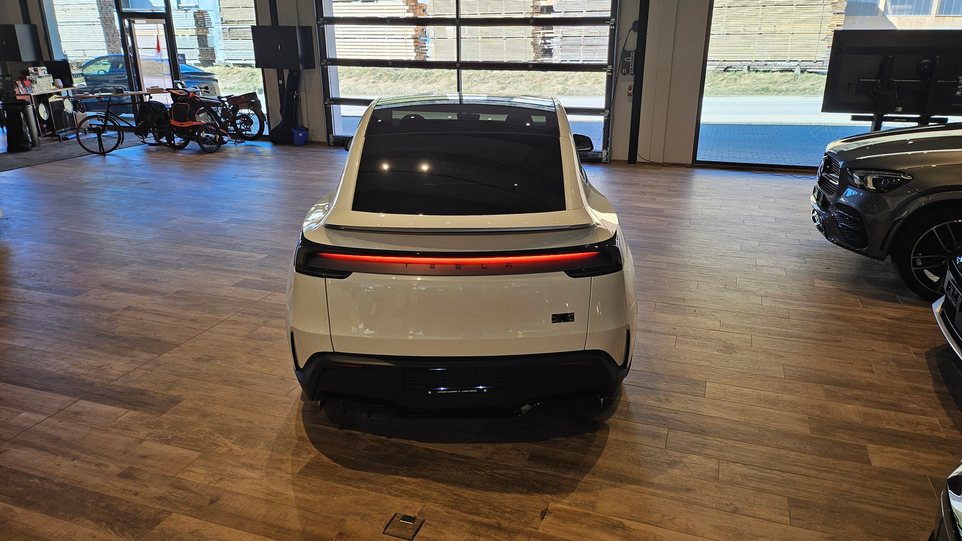 TESLA Model Y Performance AWD AHK-image-12