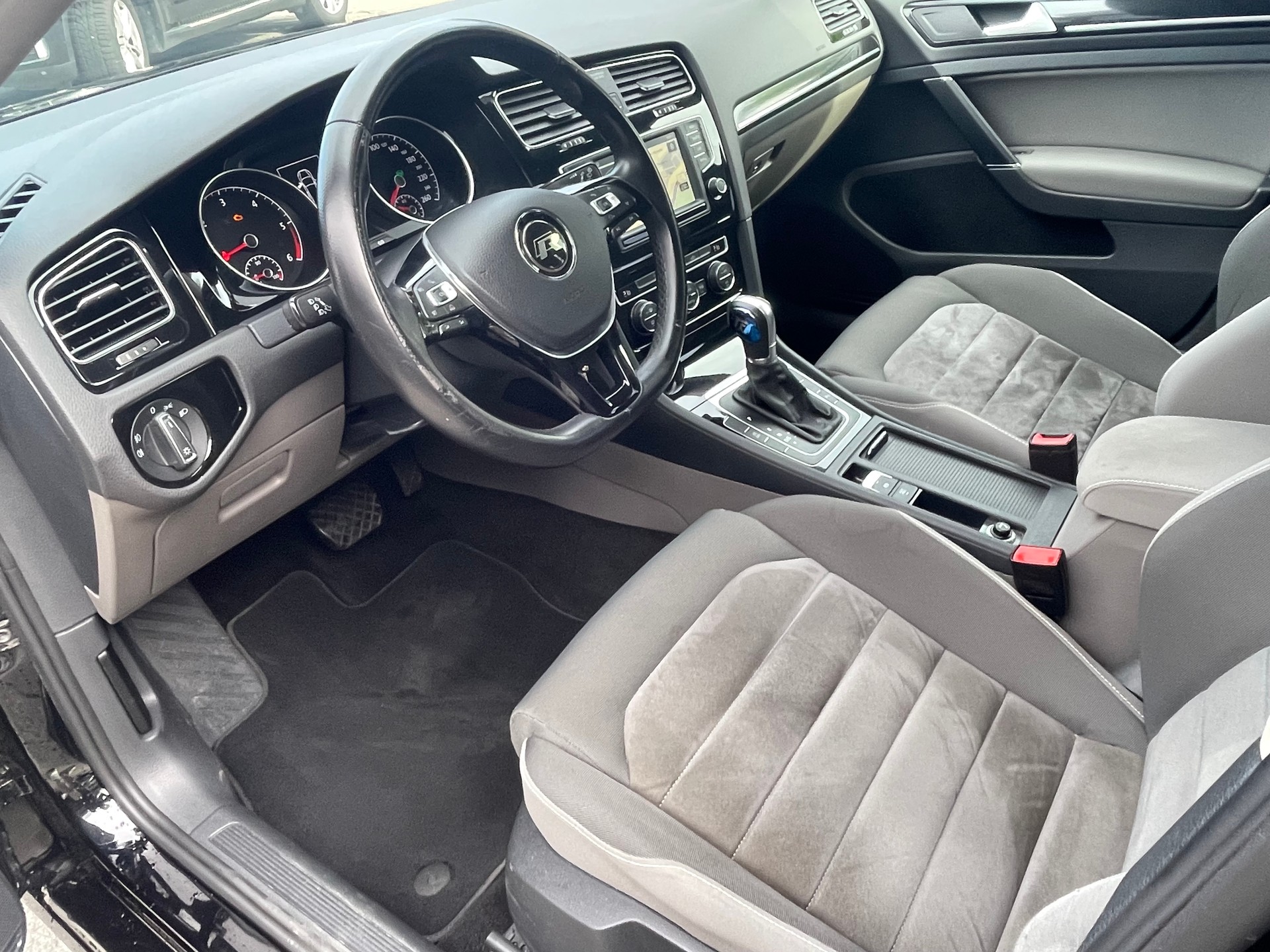VW Golf 2.0 TDI Comfortline DSG-image-2