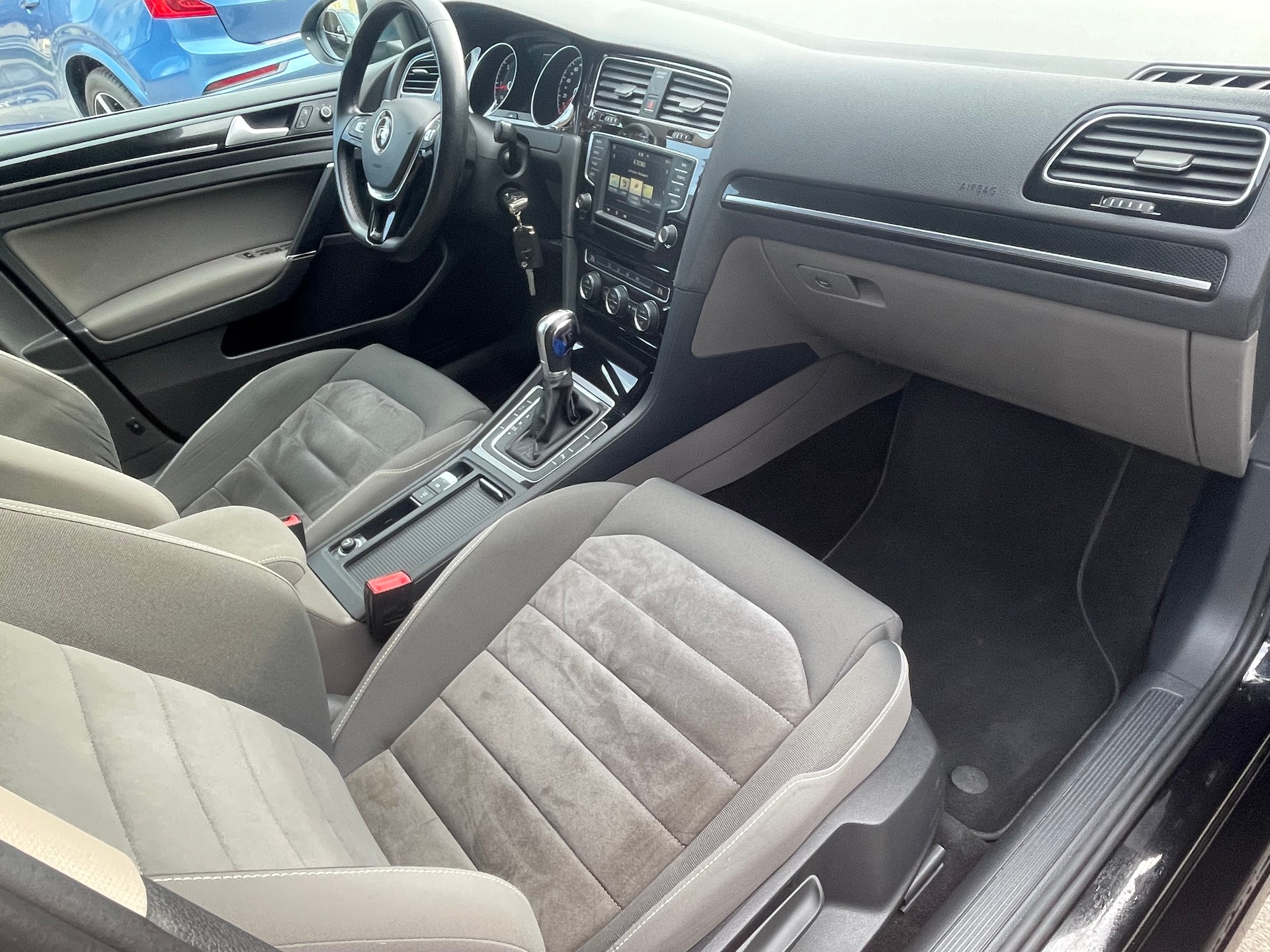 VW Golf 2.0 TDI Comfortline DSG-image-11