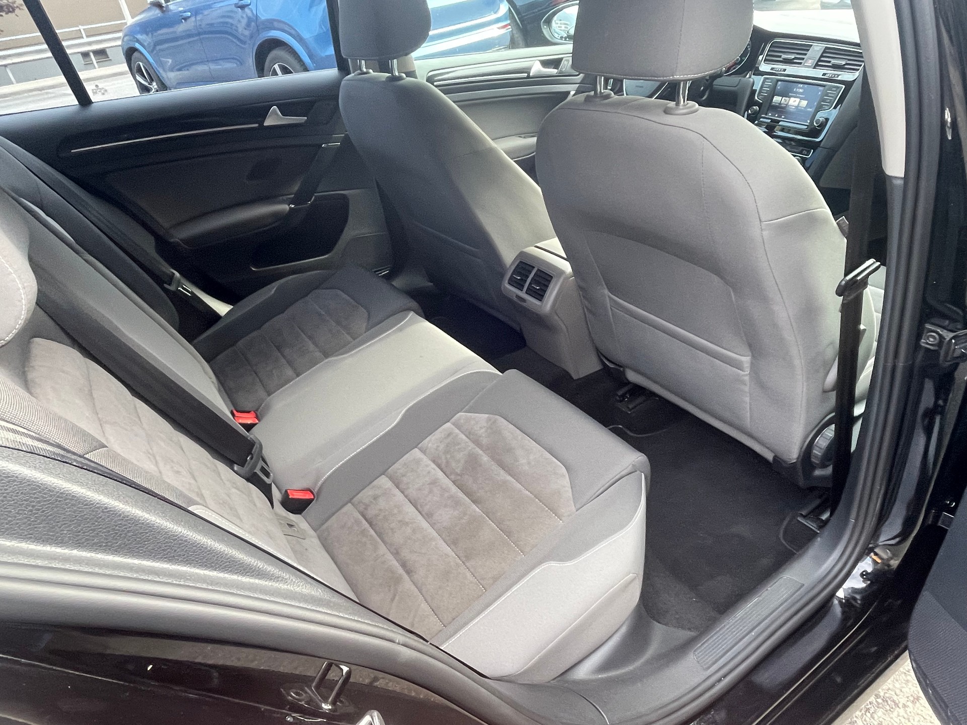 VW Golf 2.0 TDI Comfortline DSG-image-10