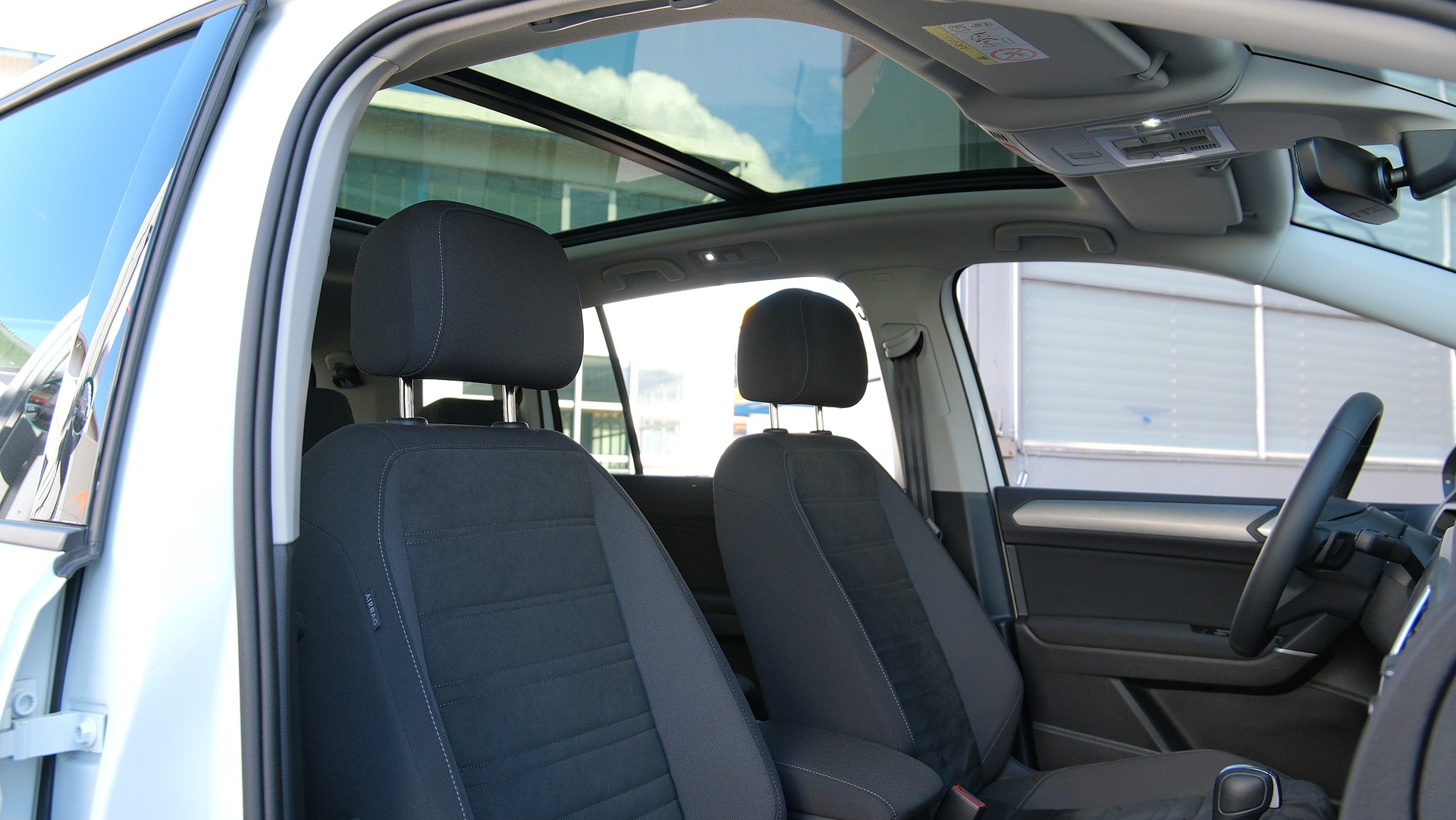 VW Touran 1.5 TSI EVO Comfortline United R Line DSG-image-15