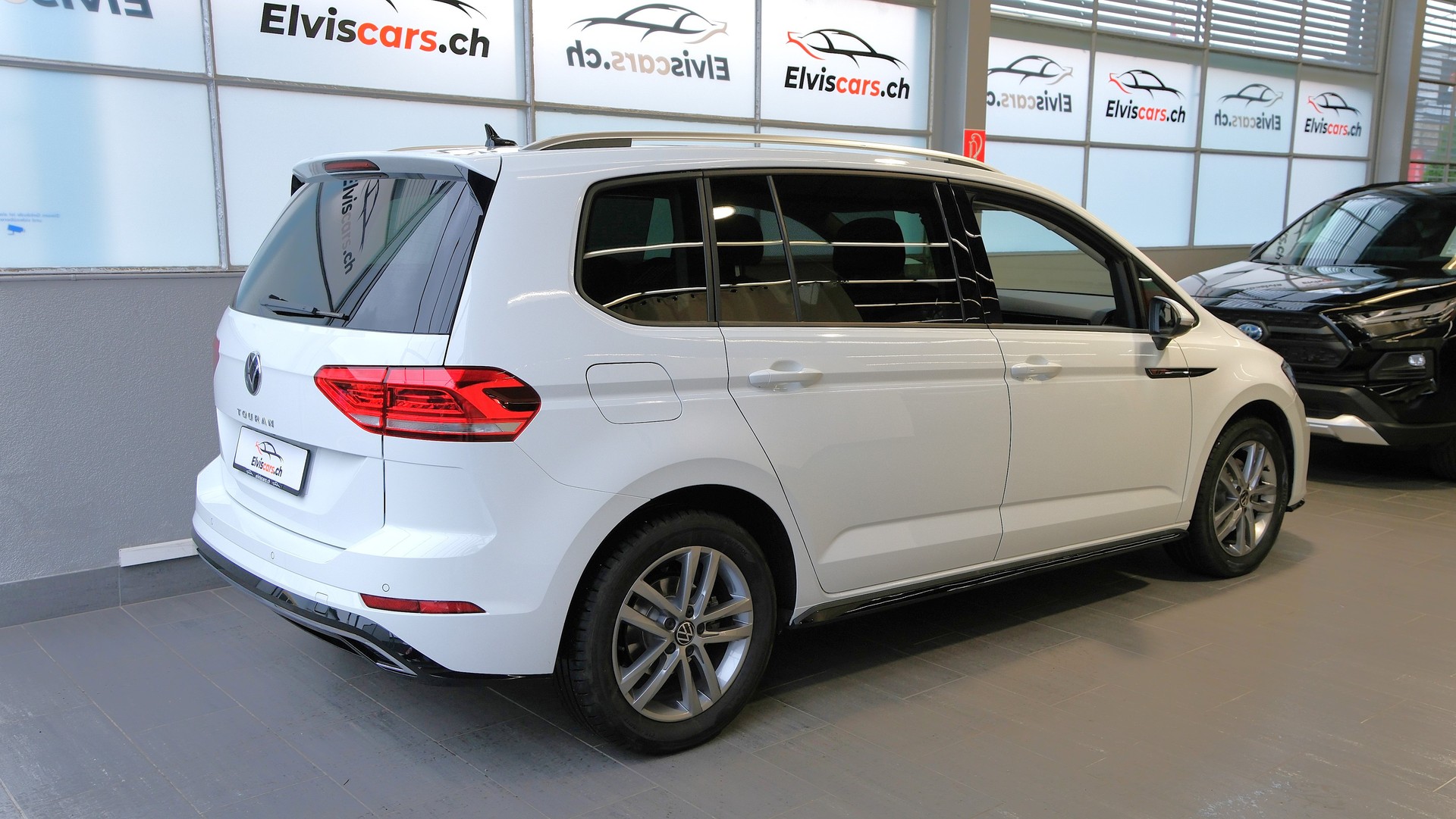 VW Touran 1.5 TSI EVO Comfortline United R Line DSG-image-24