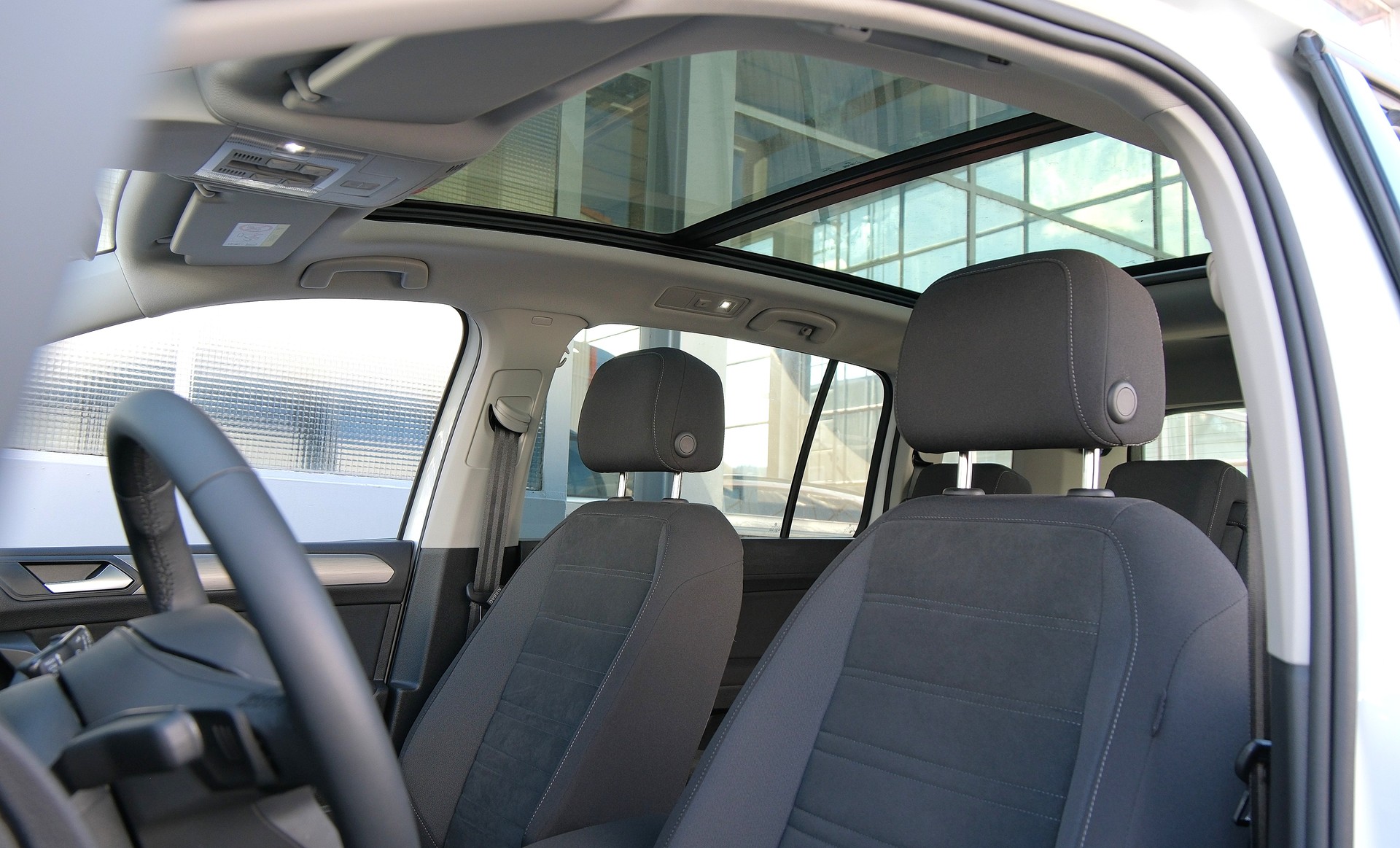VW Touran 1.5 TSI EVO Comfortline United R Line DSG-image-4
