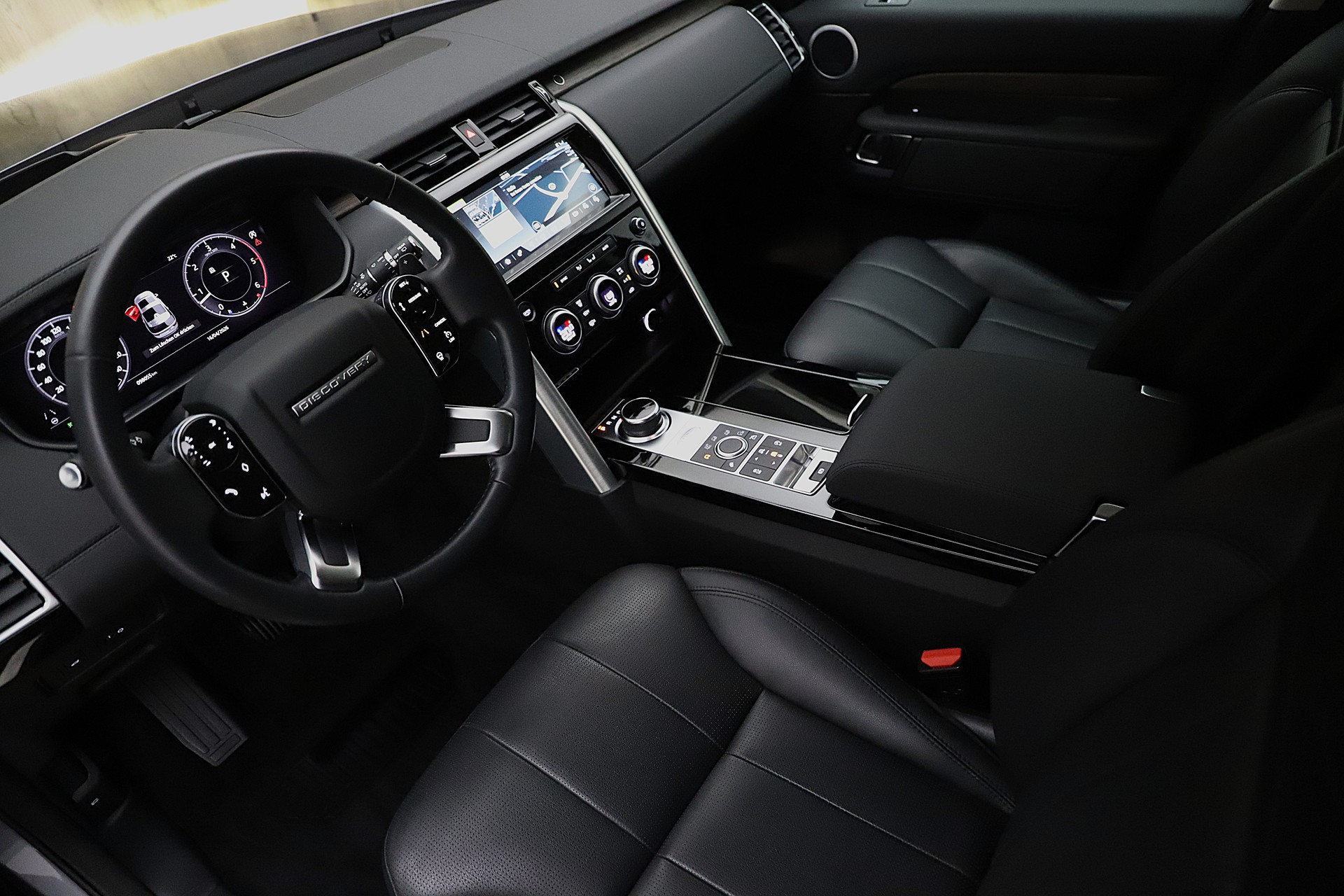 LAND ROVER Discovery 3.0 SDV6 HSE Automatic-image-4