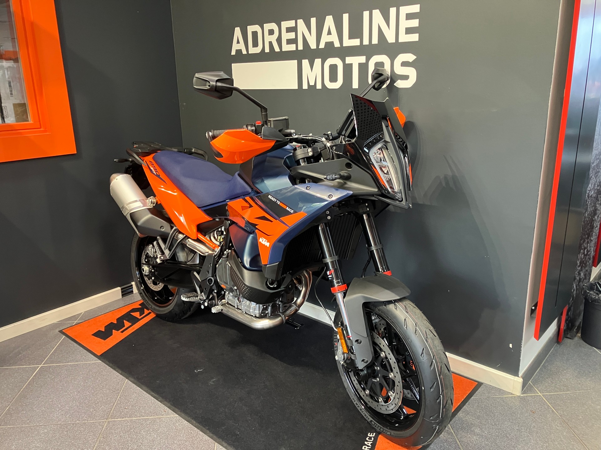 KTM 890 SMT-showroom-element-1