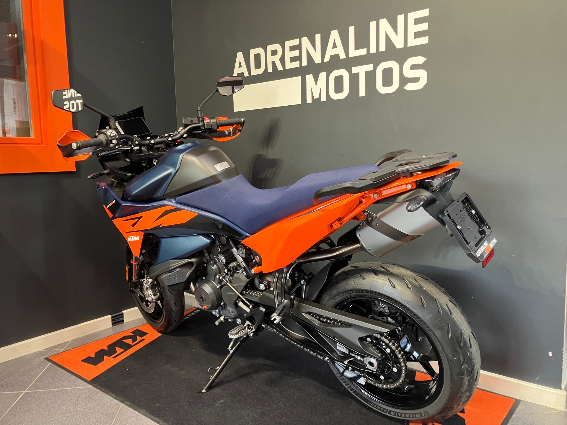 KTM 890 SMT-showroom-element-3