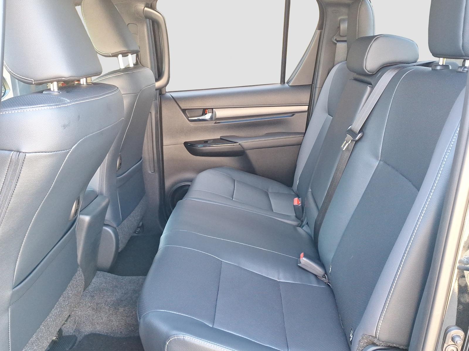 TOYOTA Hilux Double Cab.-Pick-up 2.8 D-4D MHEV 204 Invincible-image-10