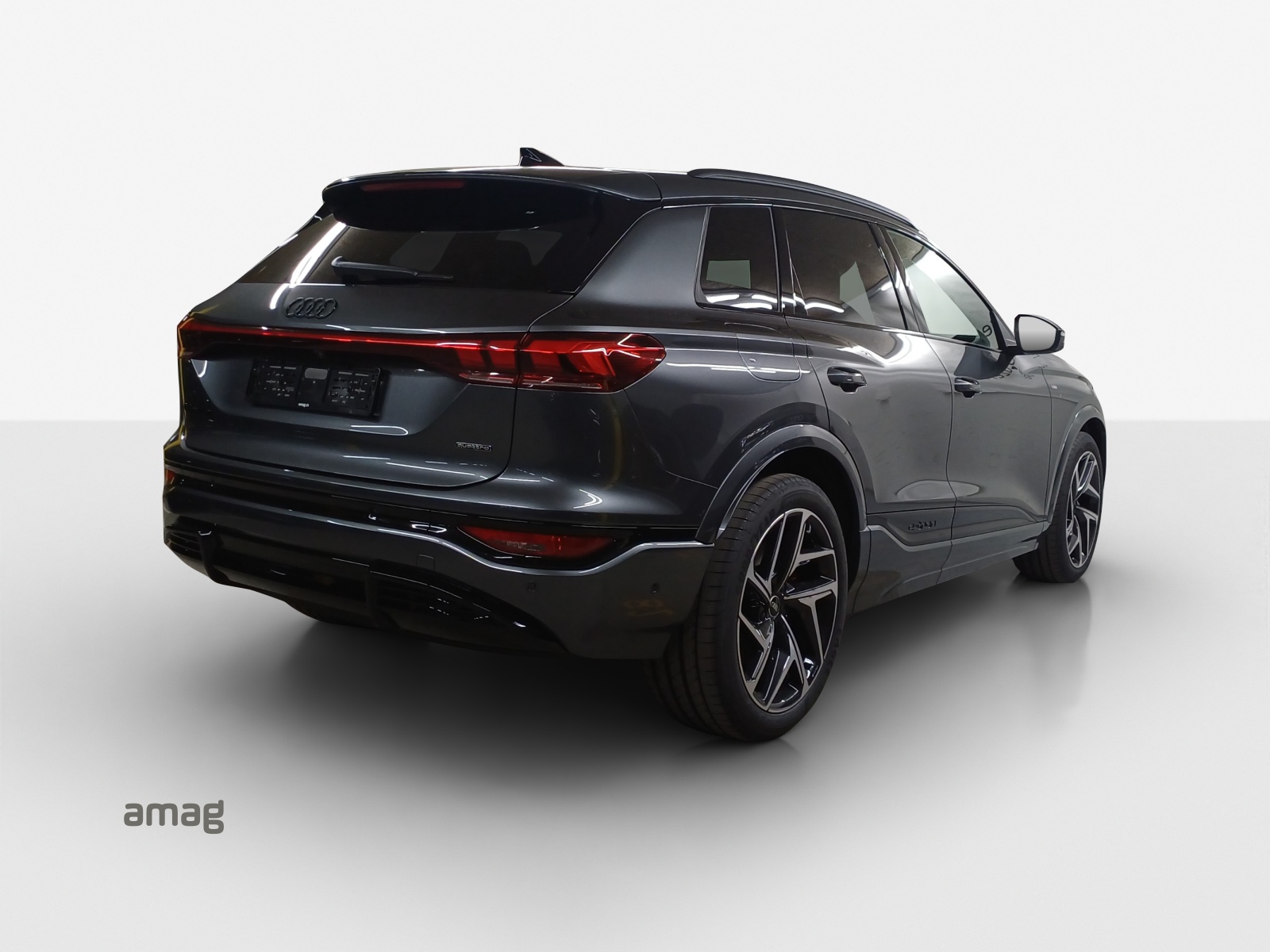 AUDI Q6 e-tron quattro-image-4