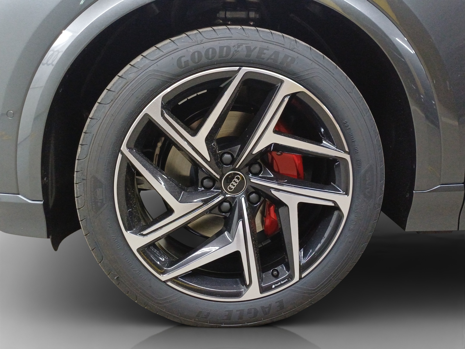 AUDI Q6 e-tron quattro-image-15