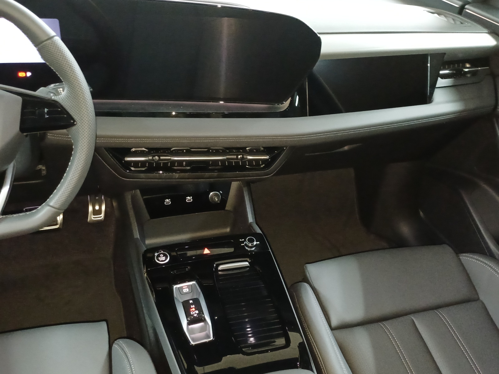 AUDI Q6 e-tron quattro-image-10