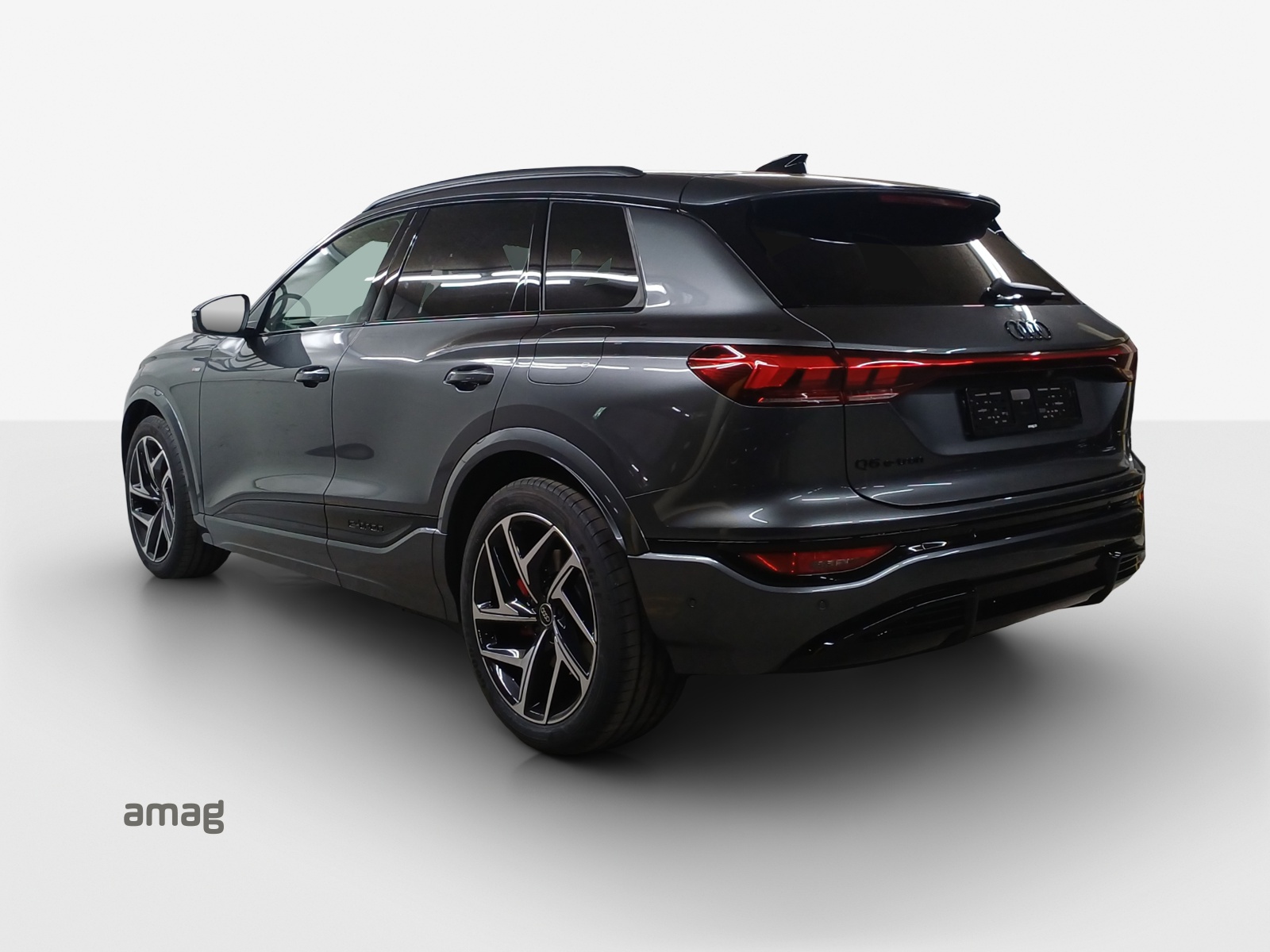 AUDI Q6 e-tron quattro-image-2