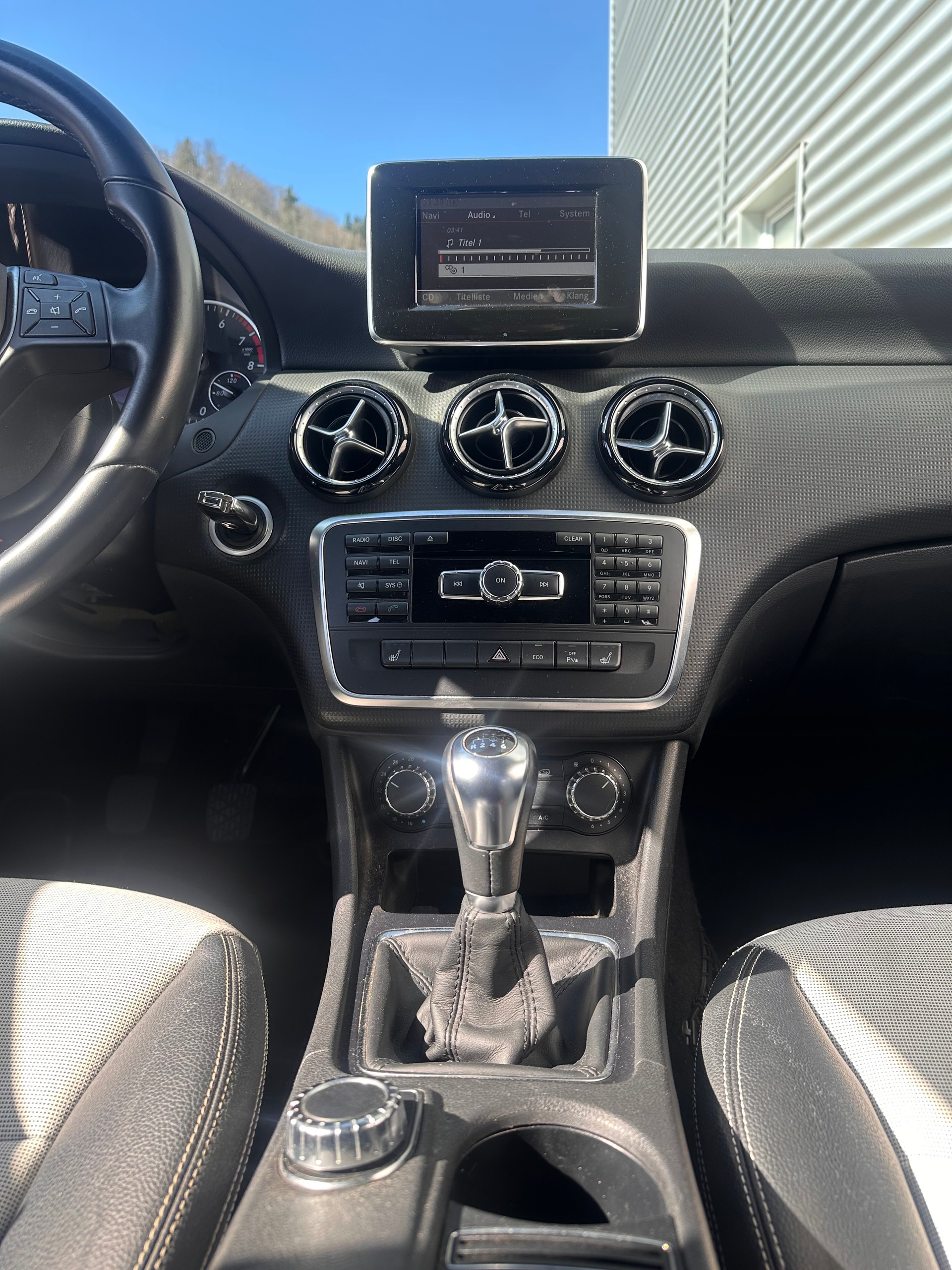 MERCEDES-BENZ A 180 AMG Line-image-12