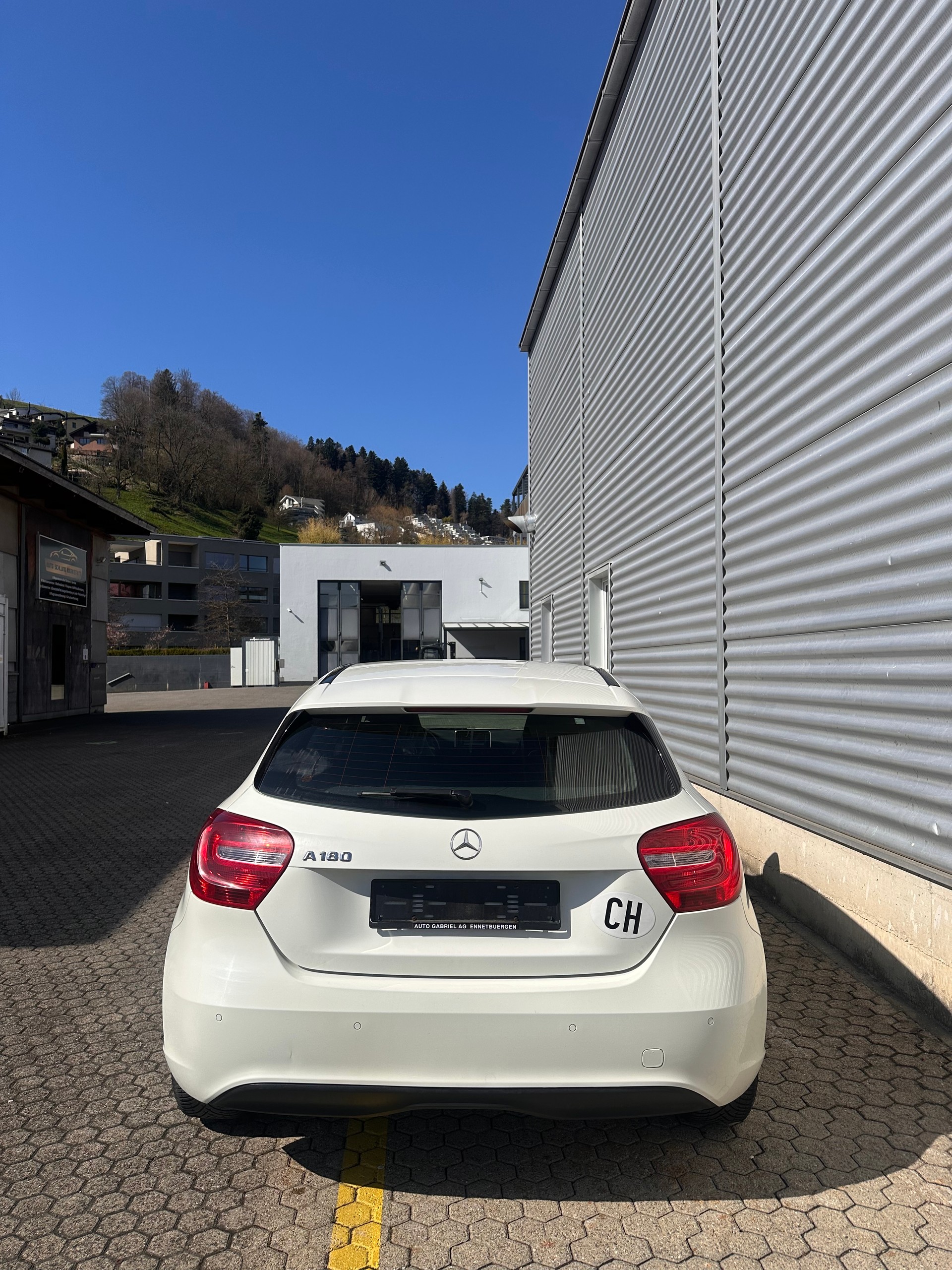 MERCEDES-BENZ A 180 AMG Line-image-4