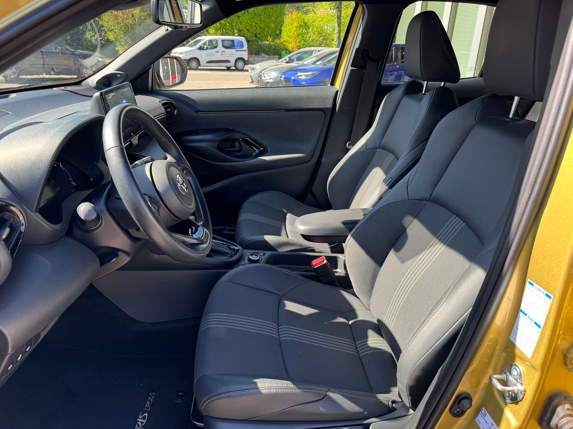 TOYOTA Yaris Cross 1.5 Premiere Edition e-CVT AWDi ANHÄNGERKUPPLUNG-image-10