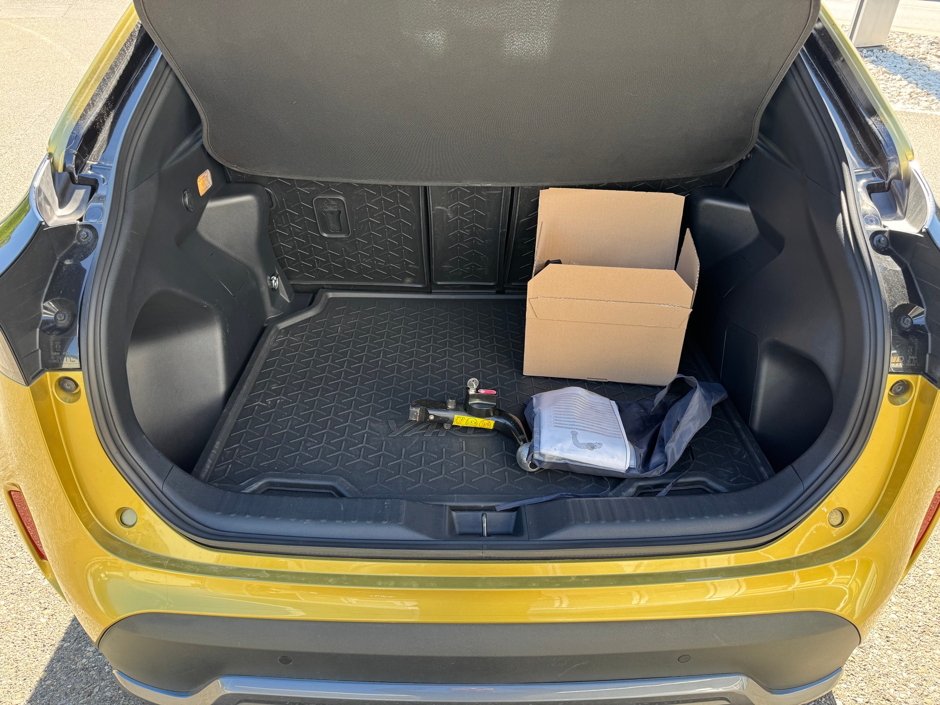 TOYOTA Yaris Cross 1.5 Premiere Edition e-CVT AWDi ANHÄNGERKUPPLUNG-image-15