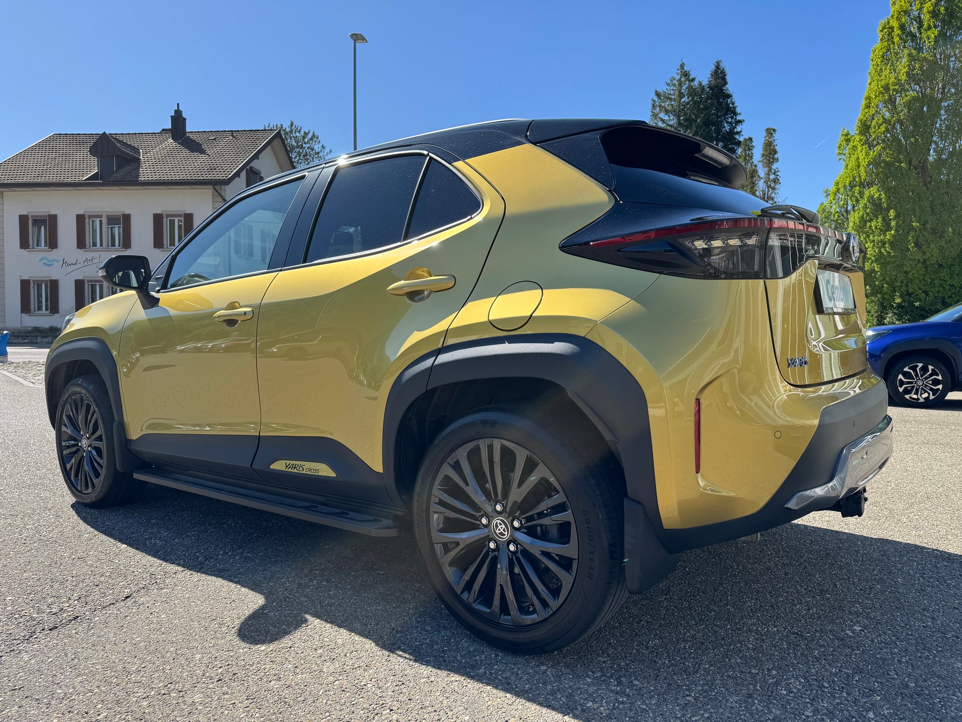TOYOTA Yaris Cross 1.5 Premiere Edition e-CVT AWDi ANHÄNGERKUPPLUNG-image-7