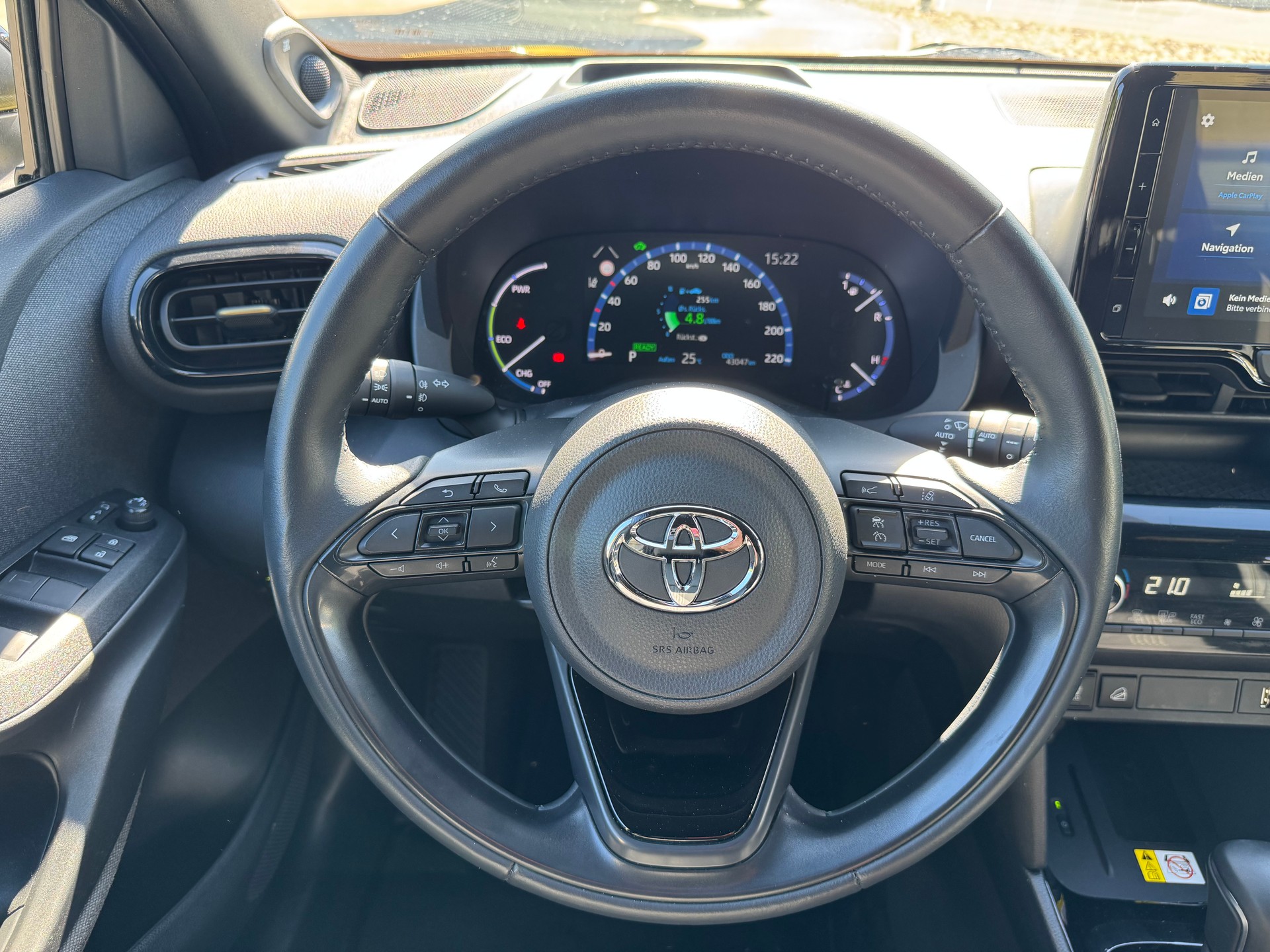 TOYOTA Yaris Cross 1.5 Premiere Edition e-CVT AWDi ANHÄNGERKUPPLUNG-image-13