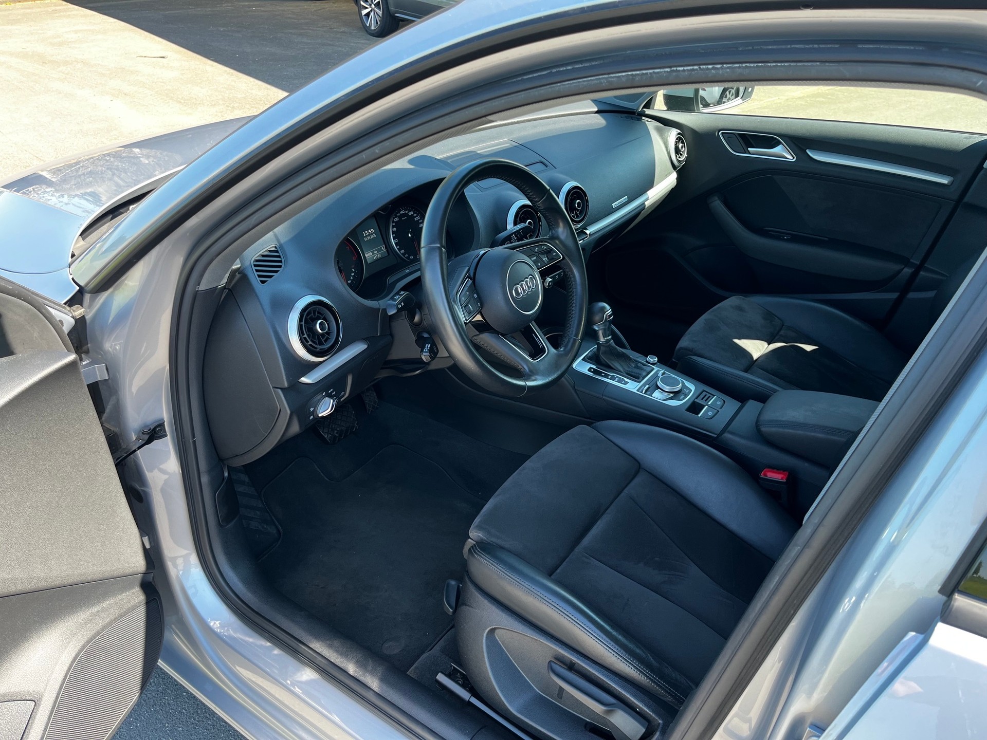 AUDI A3 Sportback 2.0 TFSI quattro S-tronic-image-4