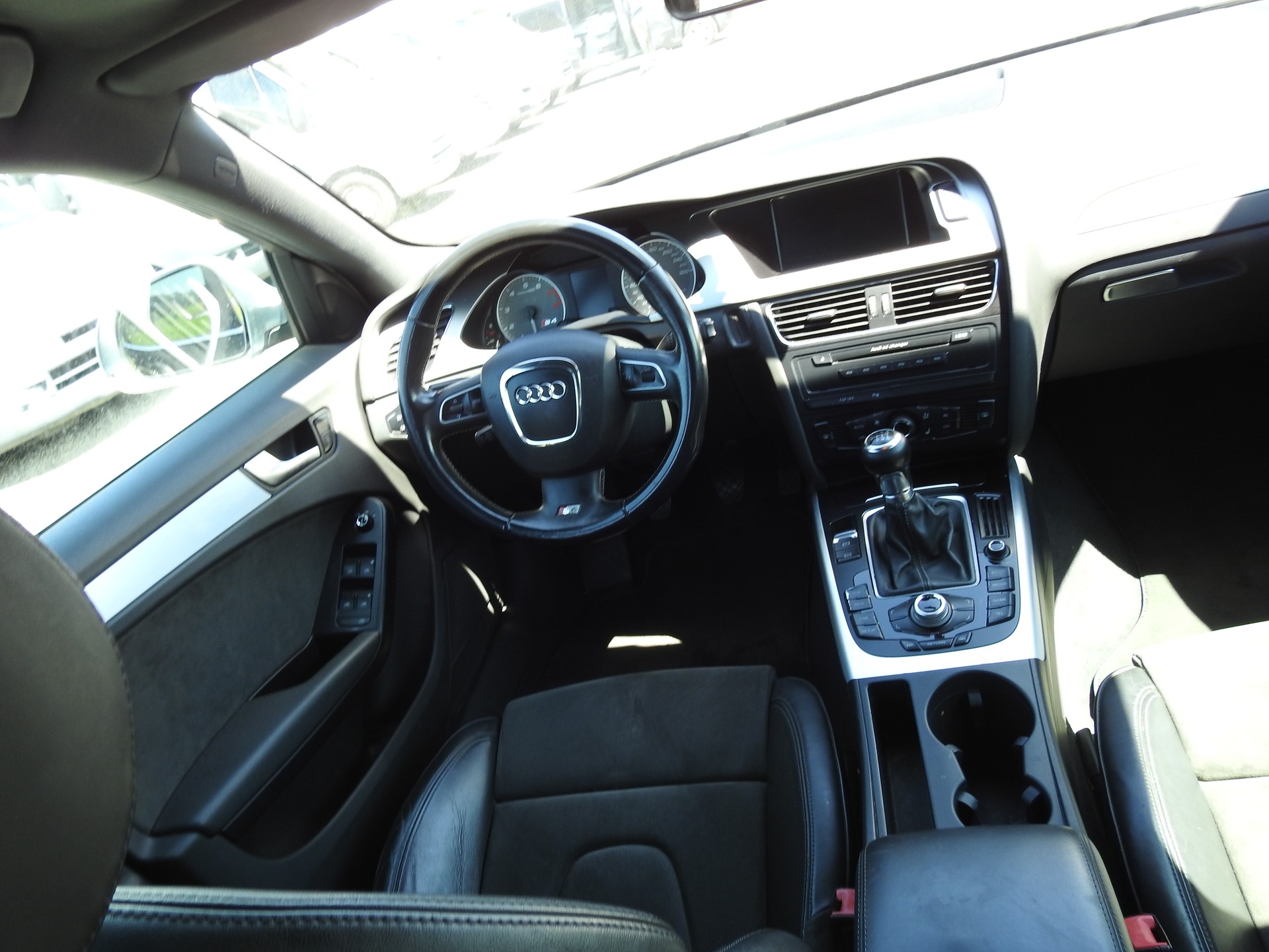 AUDI S4 Avant 3.0 TFSI quattro S-Line-image-19