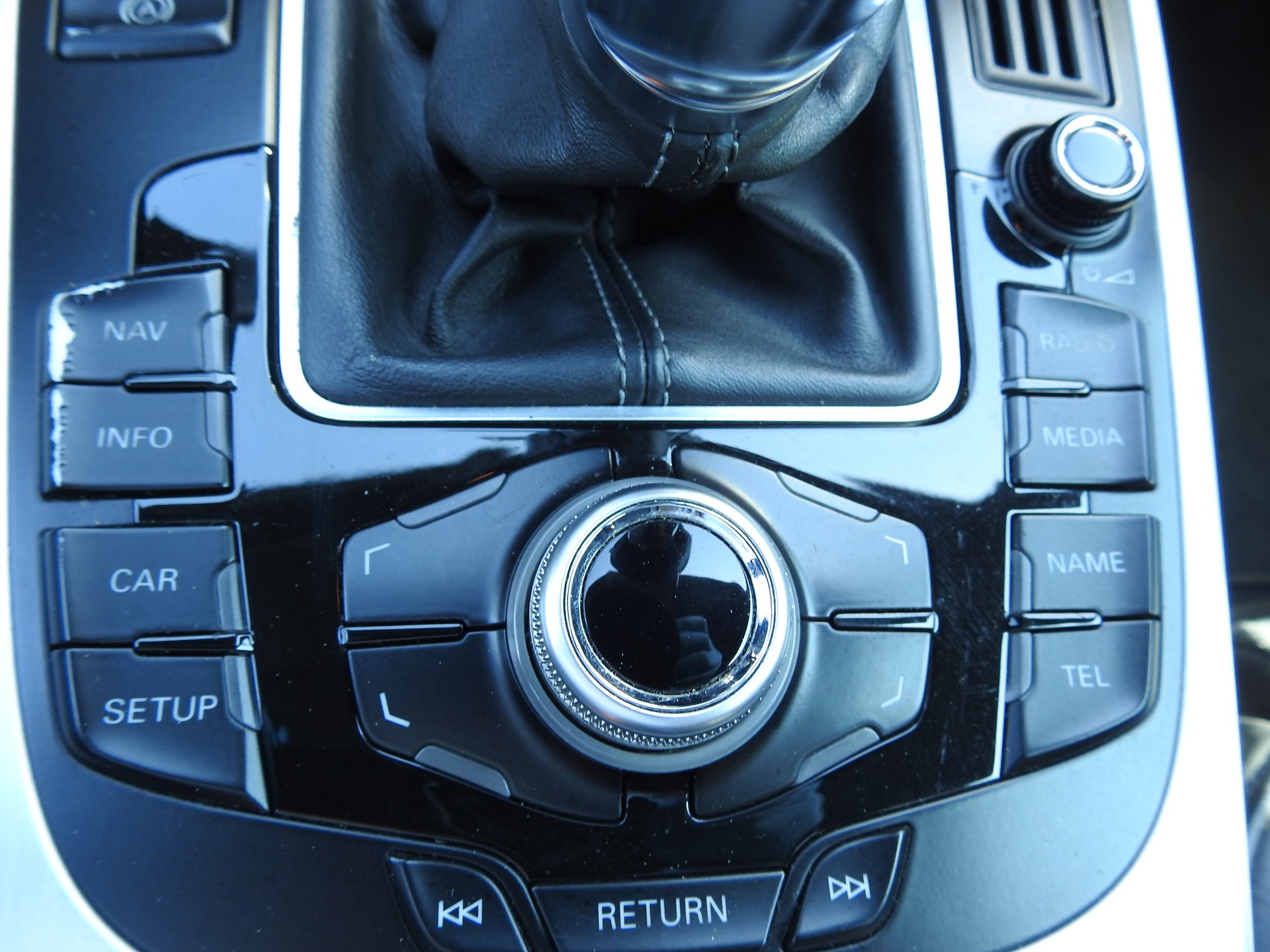 AUDI S4 Avant 3.0 TFSI quattro S-Line-image-21