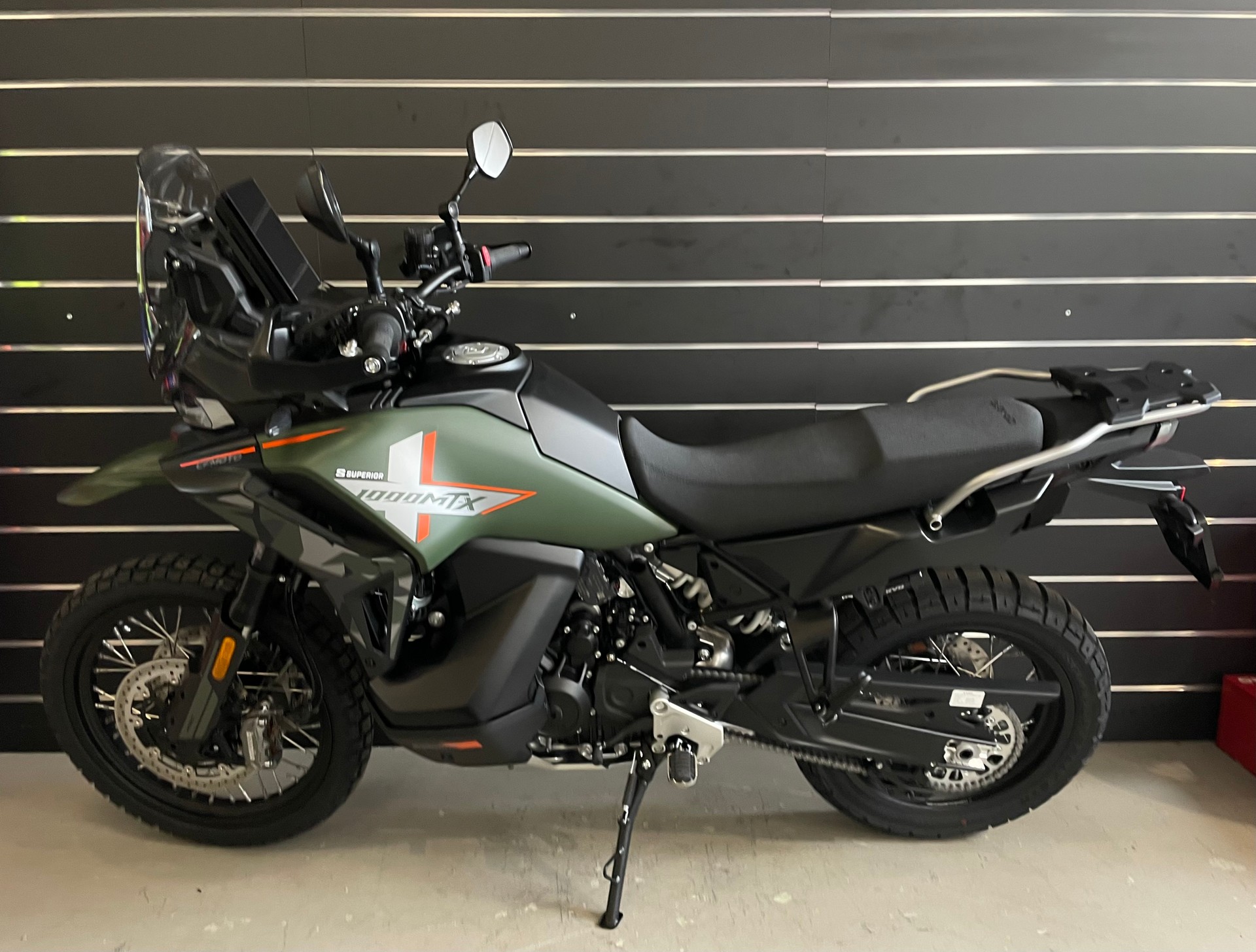 CF MOTO 1000 MT-X-showroom-element-1