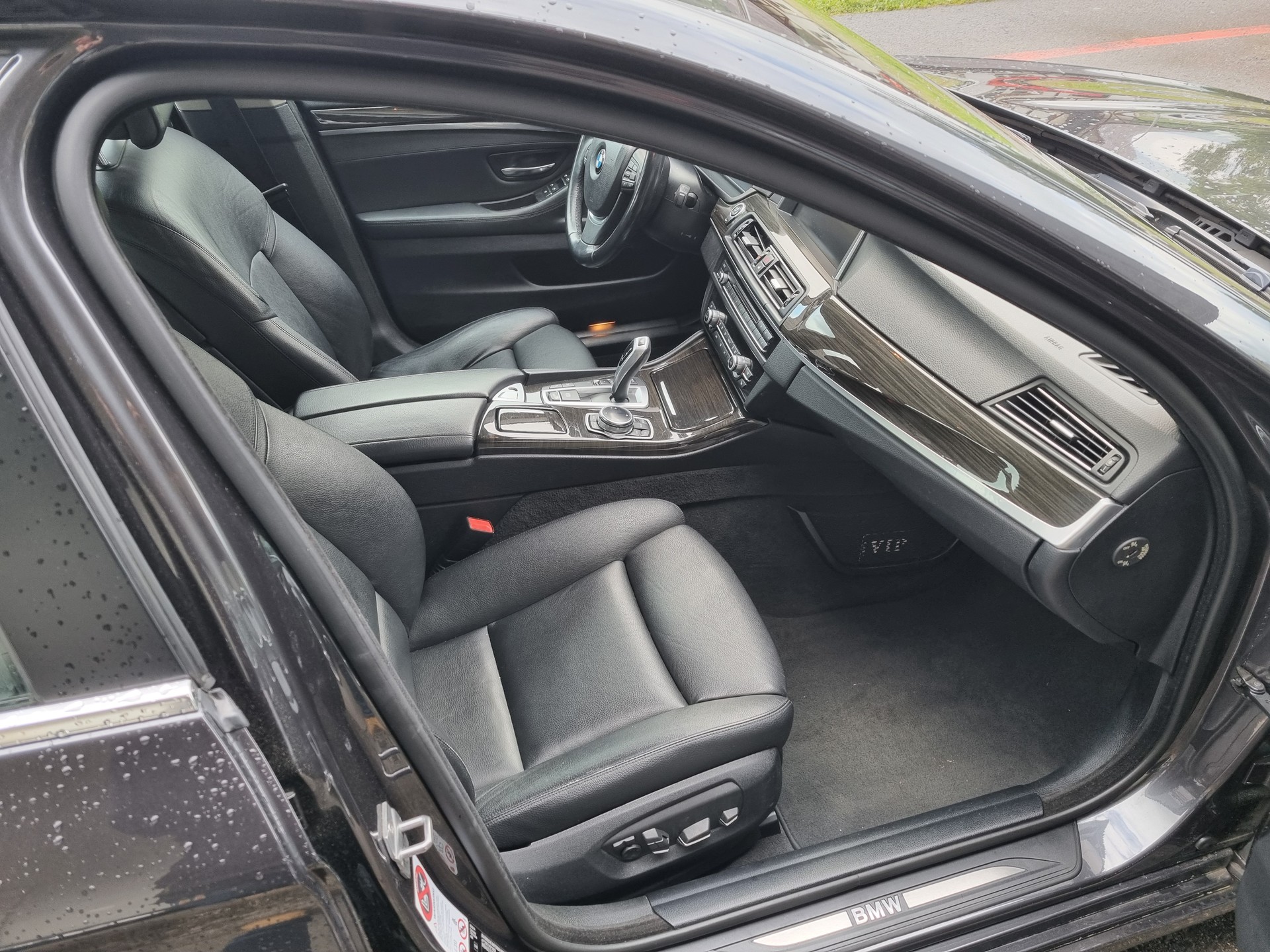 BMW 530d xDrive Luxury Line Steptronic-image-4