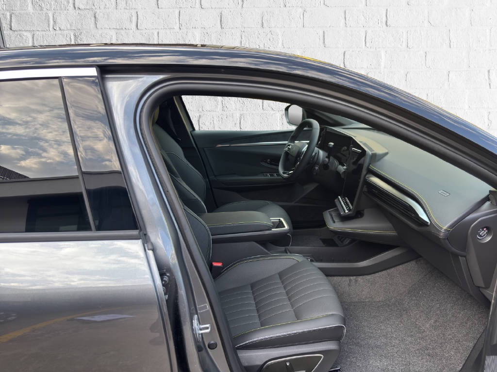 RENAULT Megane-image-9