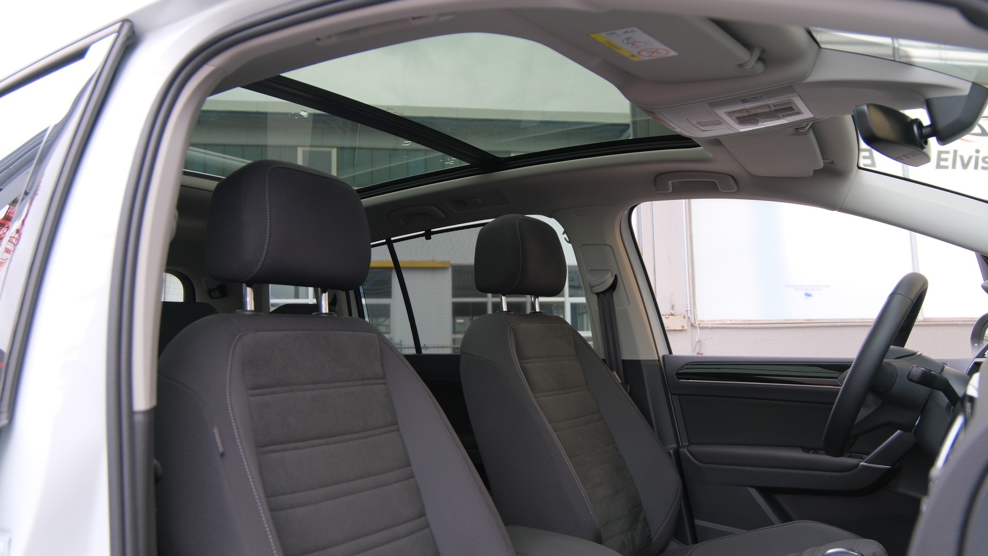 VW Touran 1.5 TSI EVO Comfortline United R Line DSG-image-13