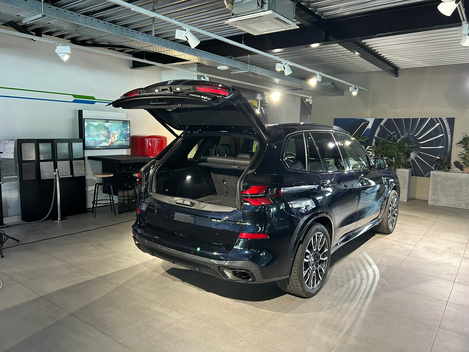 BMW X5 xDrive 48V 30d M Sport Pro Steptronic-image-16