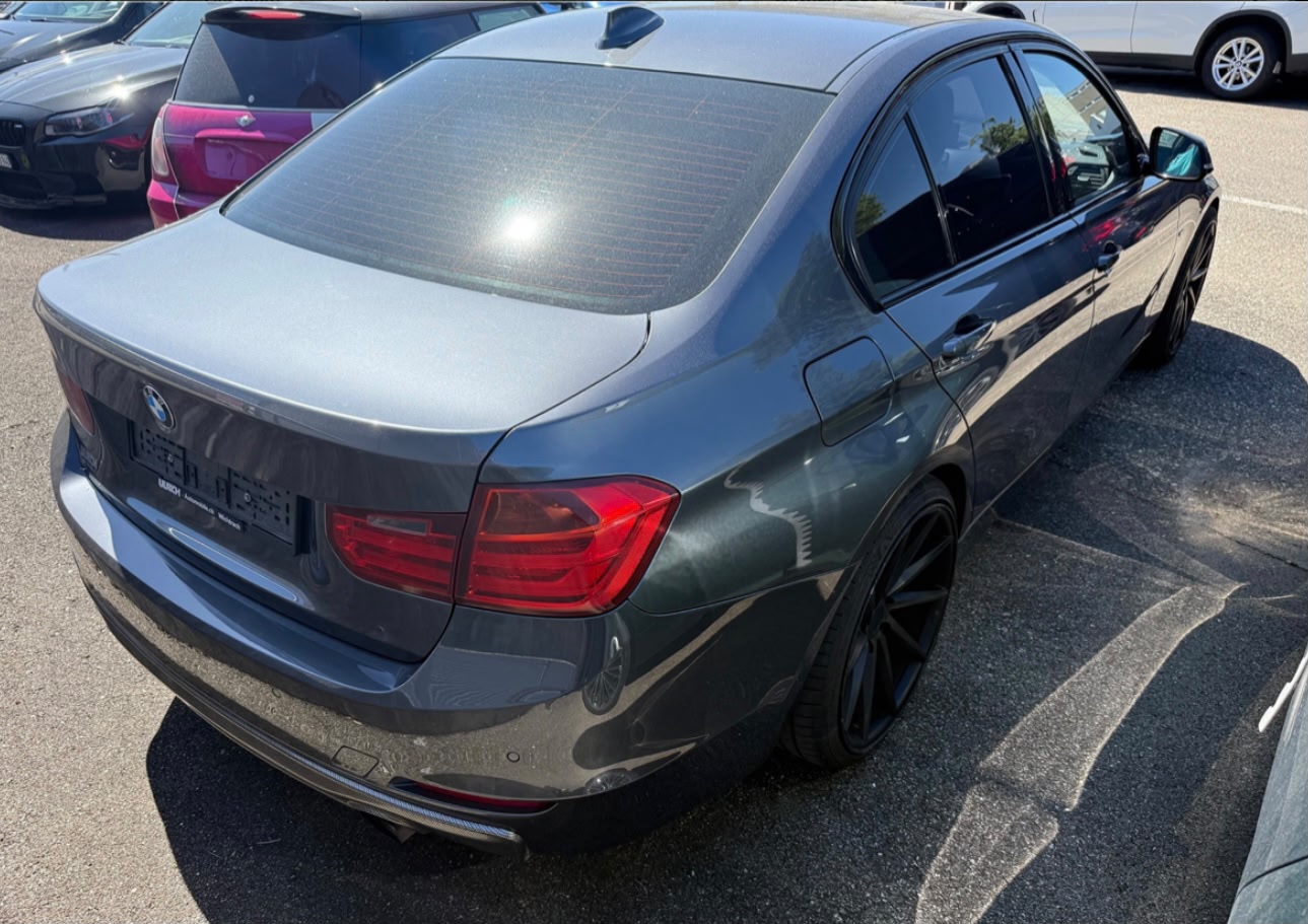 BMW 328i Luxury Line-image-3