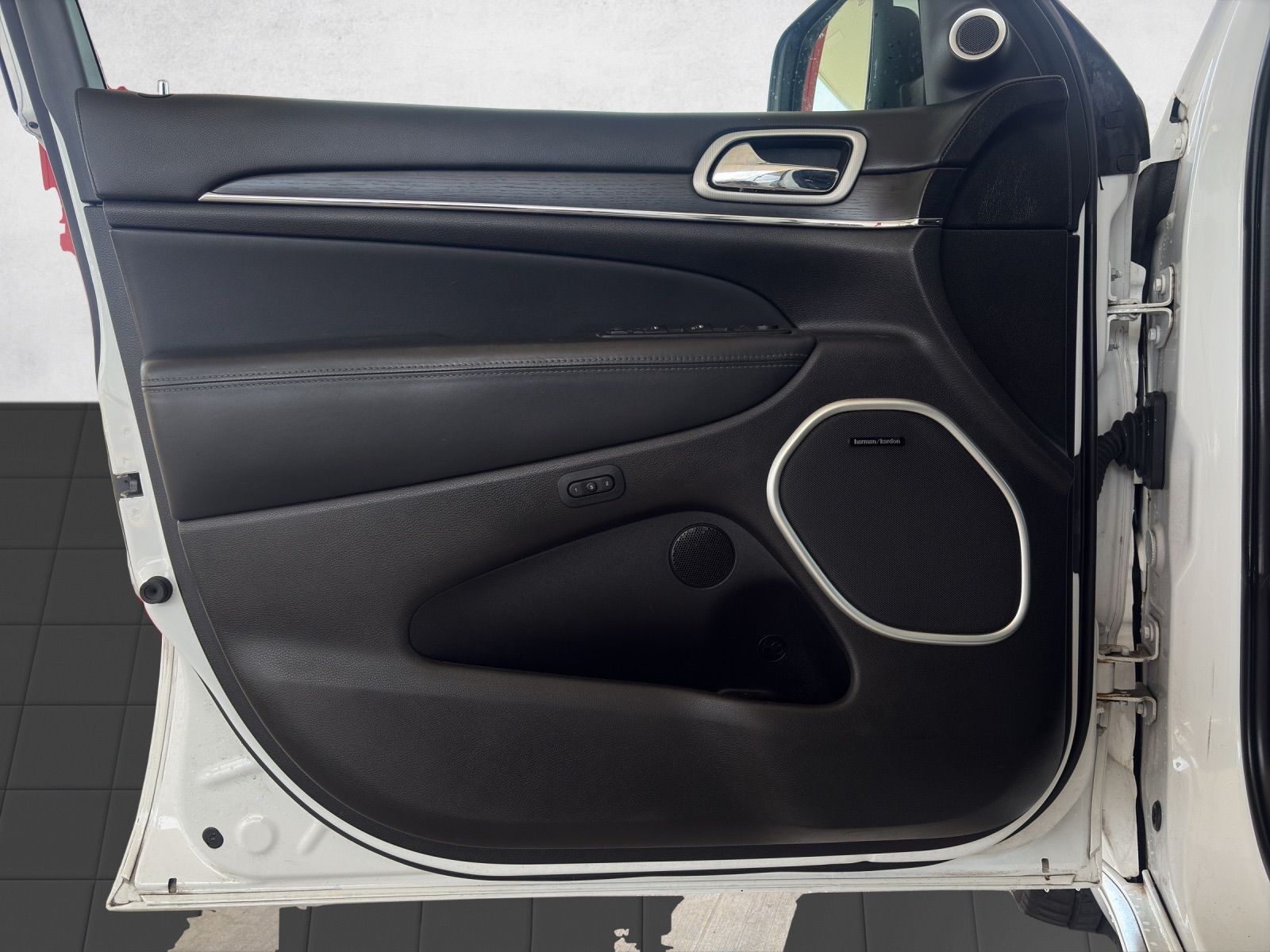 JEEP Grand Cherokee 3.0 CRD Summit Automatic-image-15