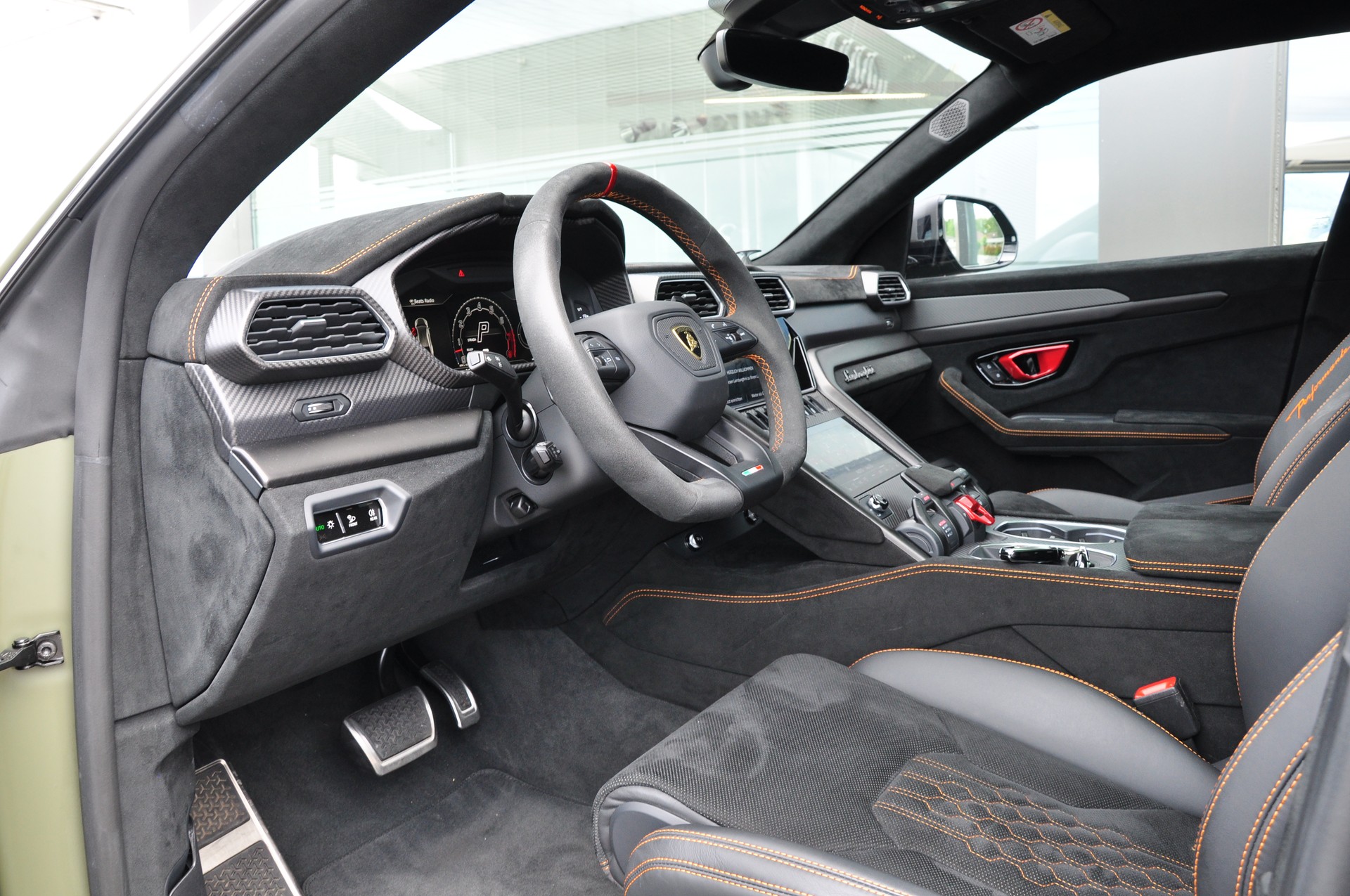 LAMBORGHINI Urus E-Gear PERFORMANTE-image-16