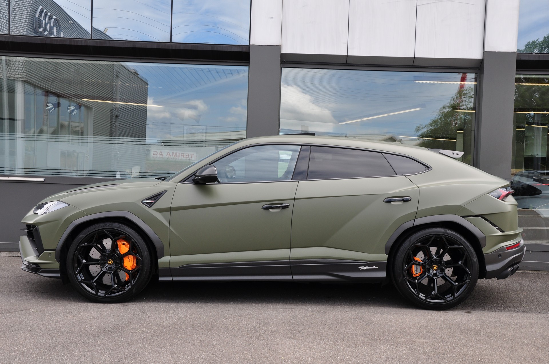 LAMBORGHINI Urus E-Gear PERFORMANTE-image-7