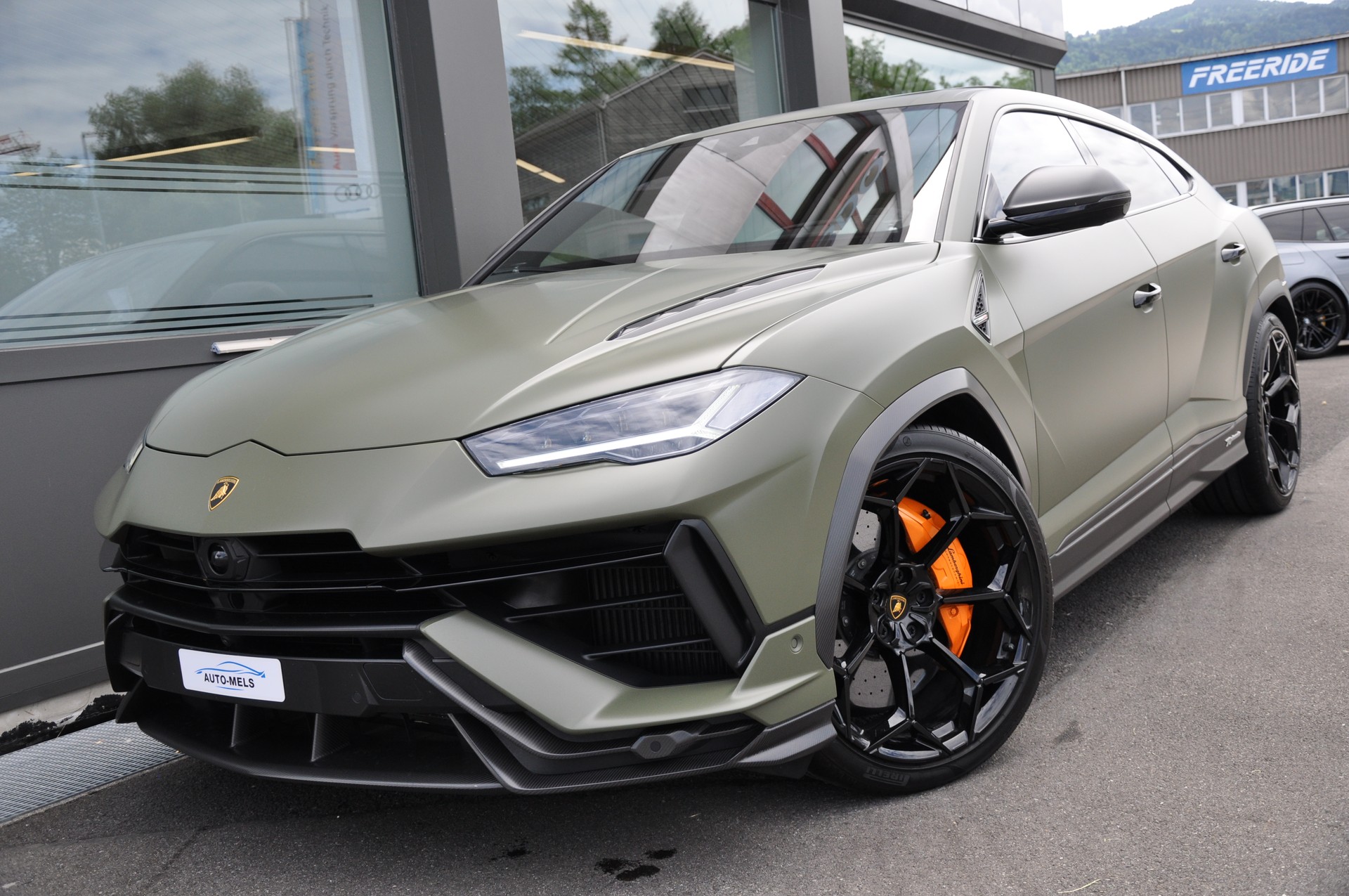 LAMBORGHINI Urus E-Gear PERFORMANTE-image-1