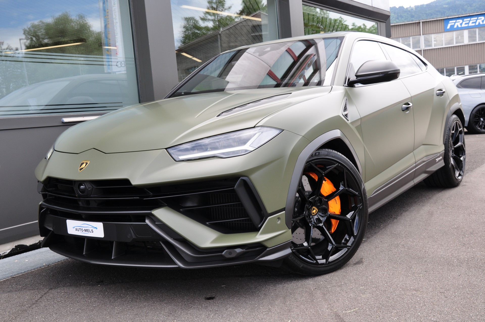 LAMBORGHINI Urus E-Gear PERFORMANTE-image-3