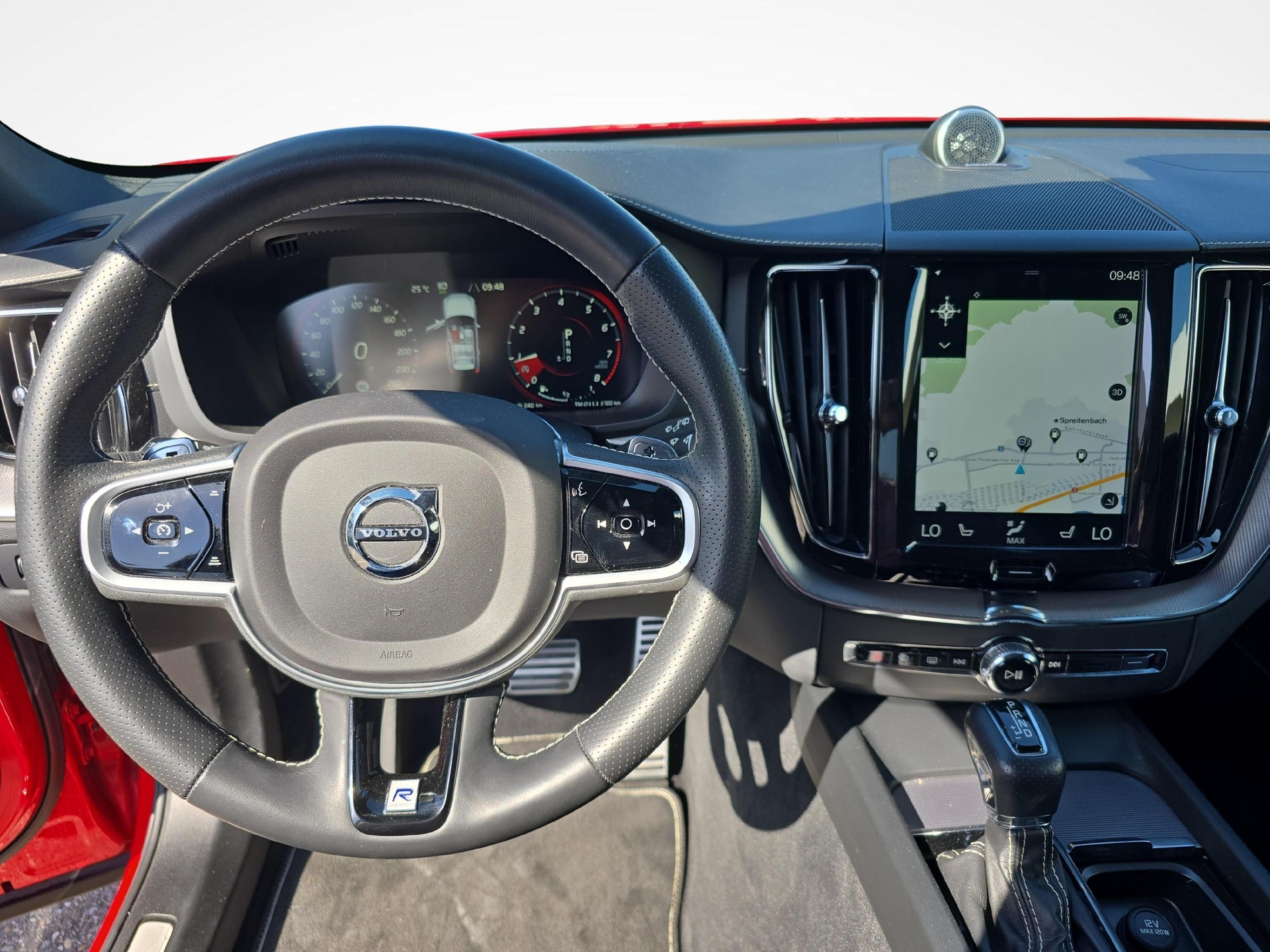 VOLVO XC60 2.0 T6 R-Design AWD-image-12