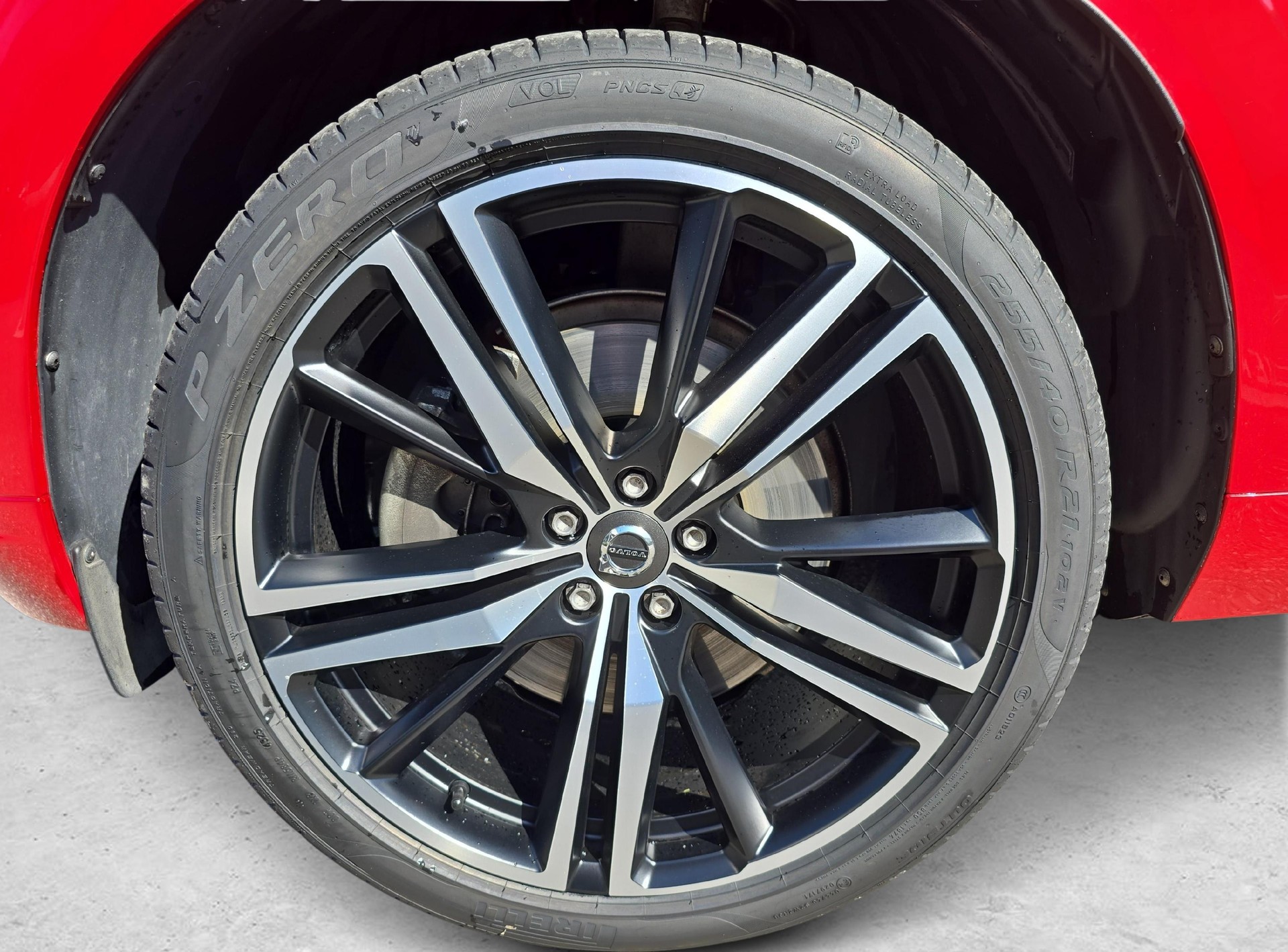 VOLVO XC60 2.0 T6 R-Design AWD-image-18