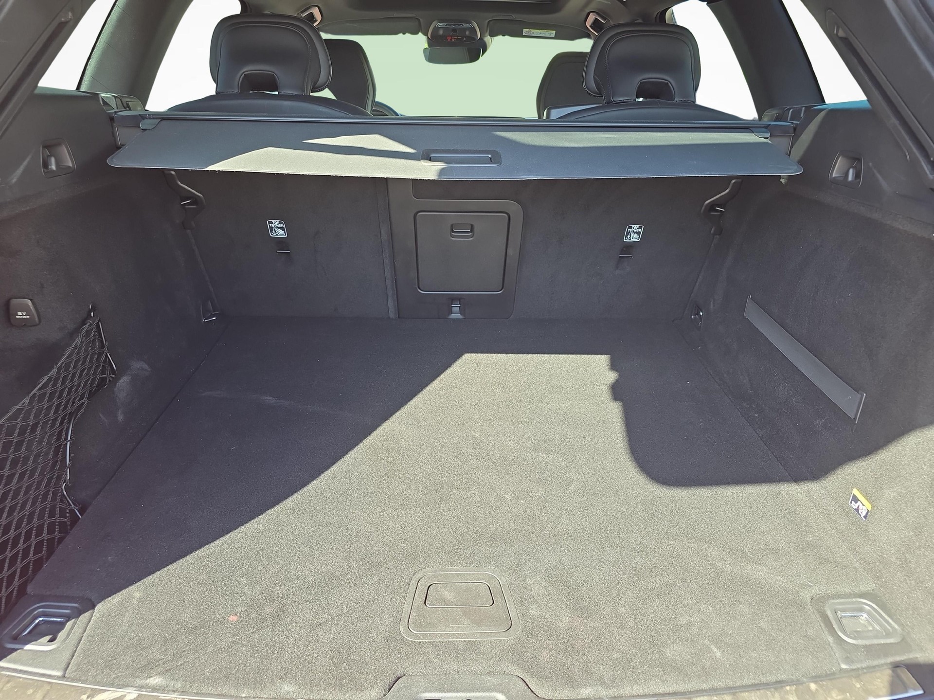 VOLVO XC60 2.0 T6 R-Design AWD-image-11