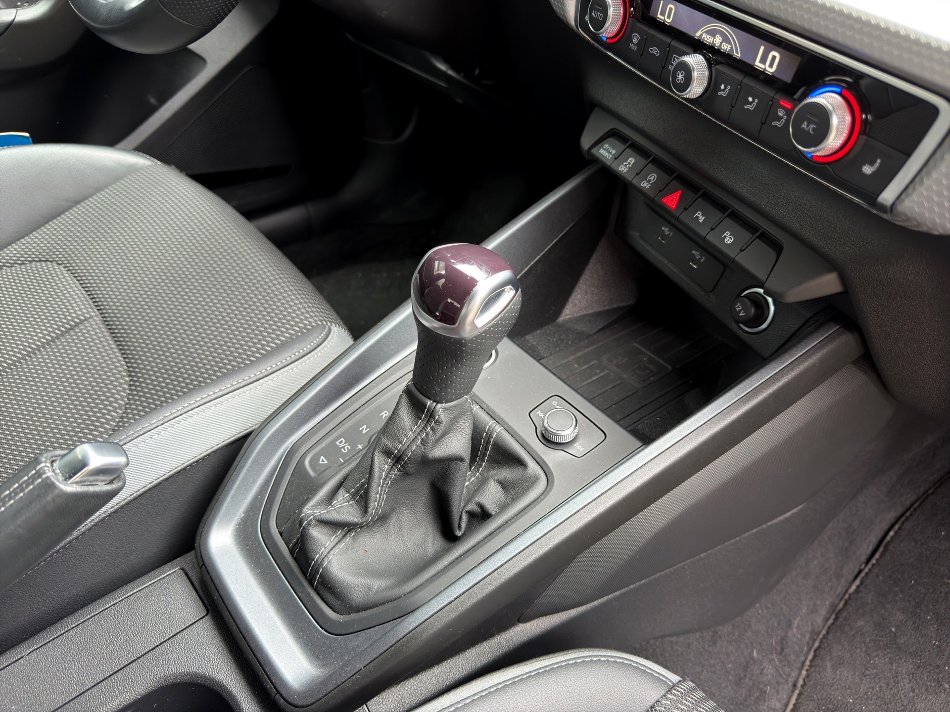 AUDI A1 Sportback 30 TFSI S Line Attraction S-tronic-image-24