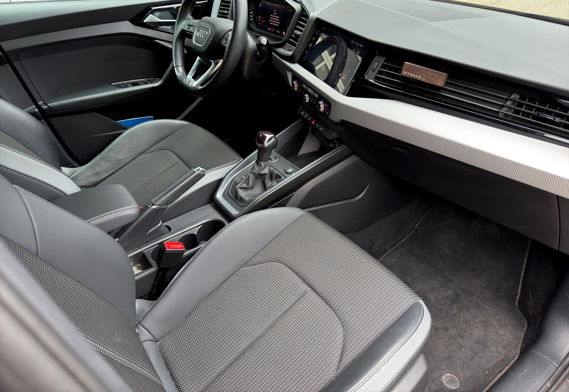 AUDI A1 Sportback 30 TFSI S Line Attraction S-tronic-image-23