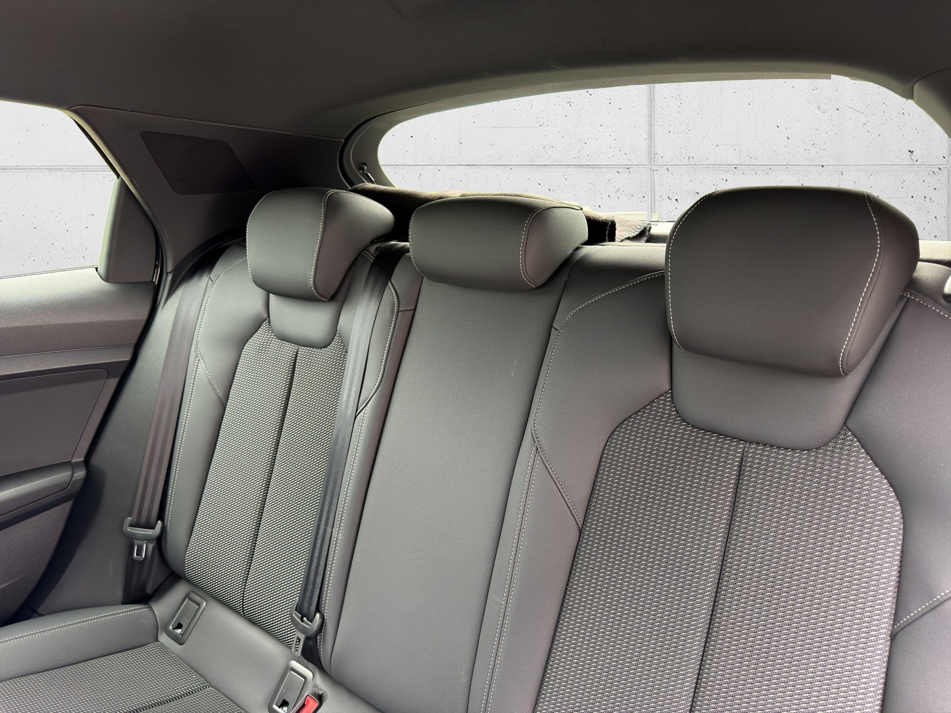 AUDI A1 Sportback 30 TFSI S Line Attraction S-tronic-image-26
