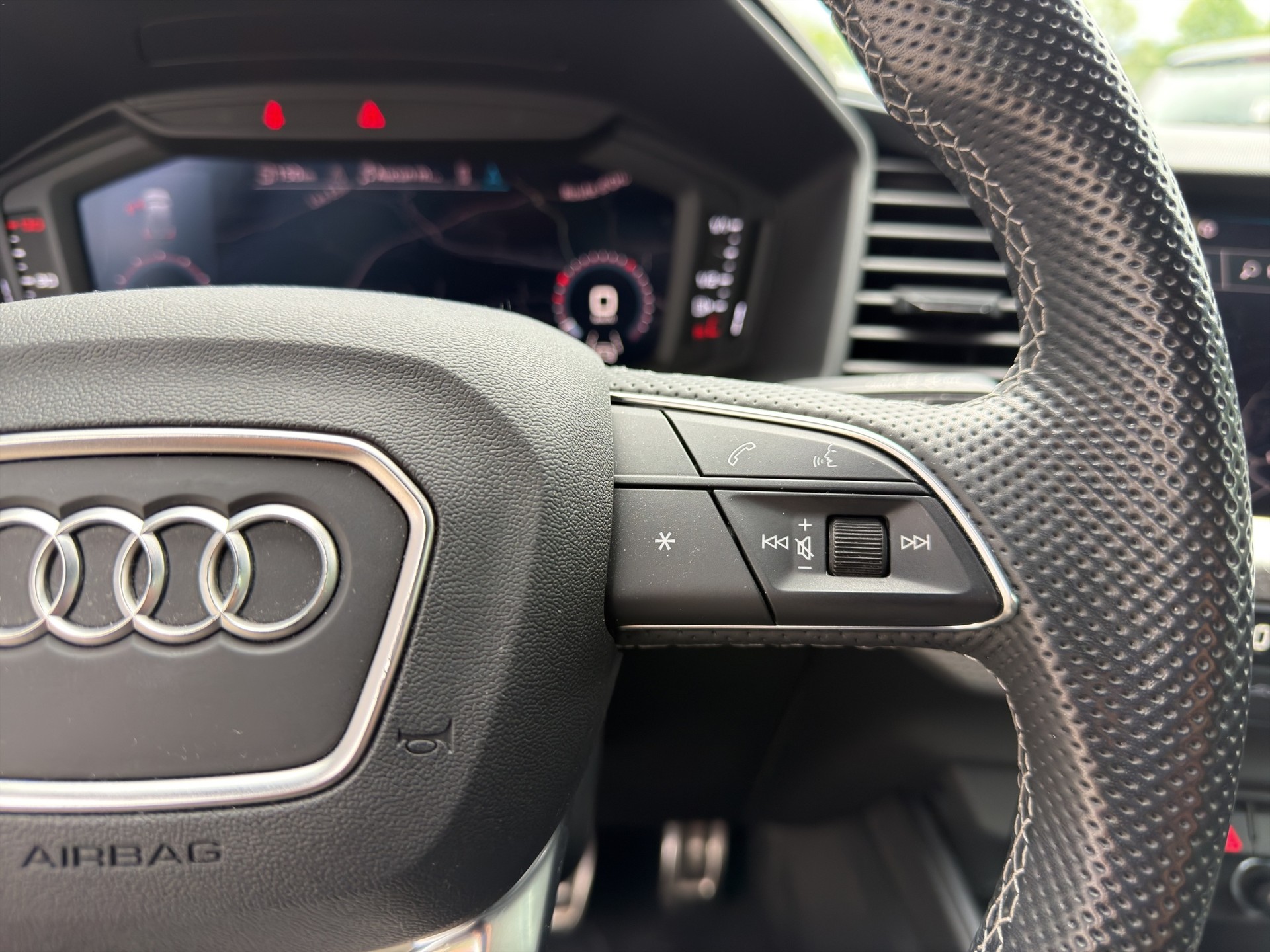 AUDI A1 Sportback 30 TFSI S Line Attraction S-tronic-image-16