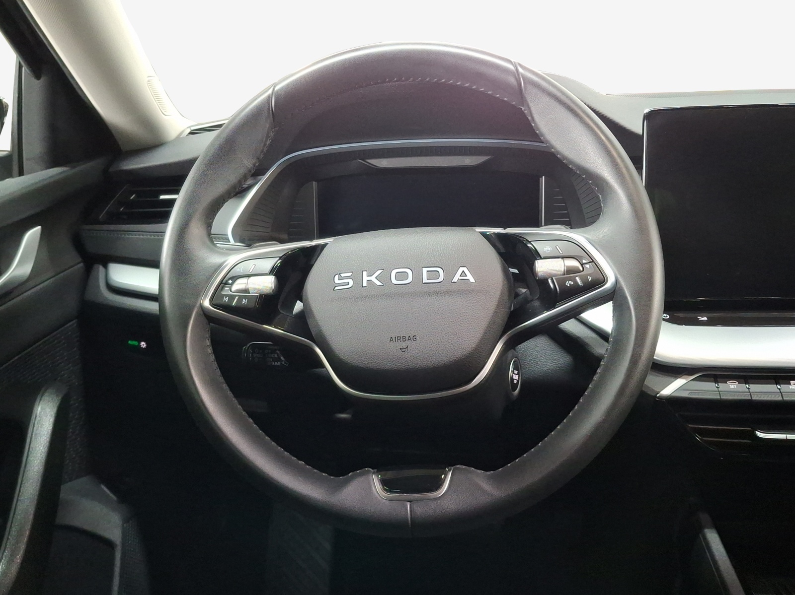 SKODA Octavia Combi 2.0 TDI DSG Selection-image-9