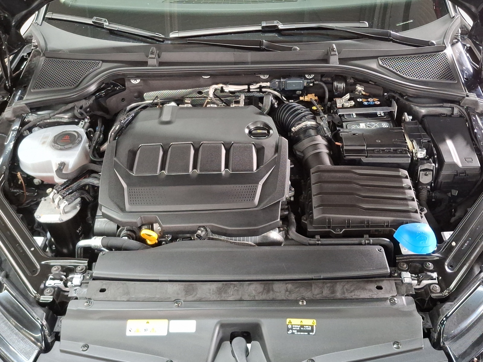 SKODA Octavia Combi 2.0 TDI DSG Selection-image-15