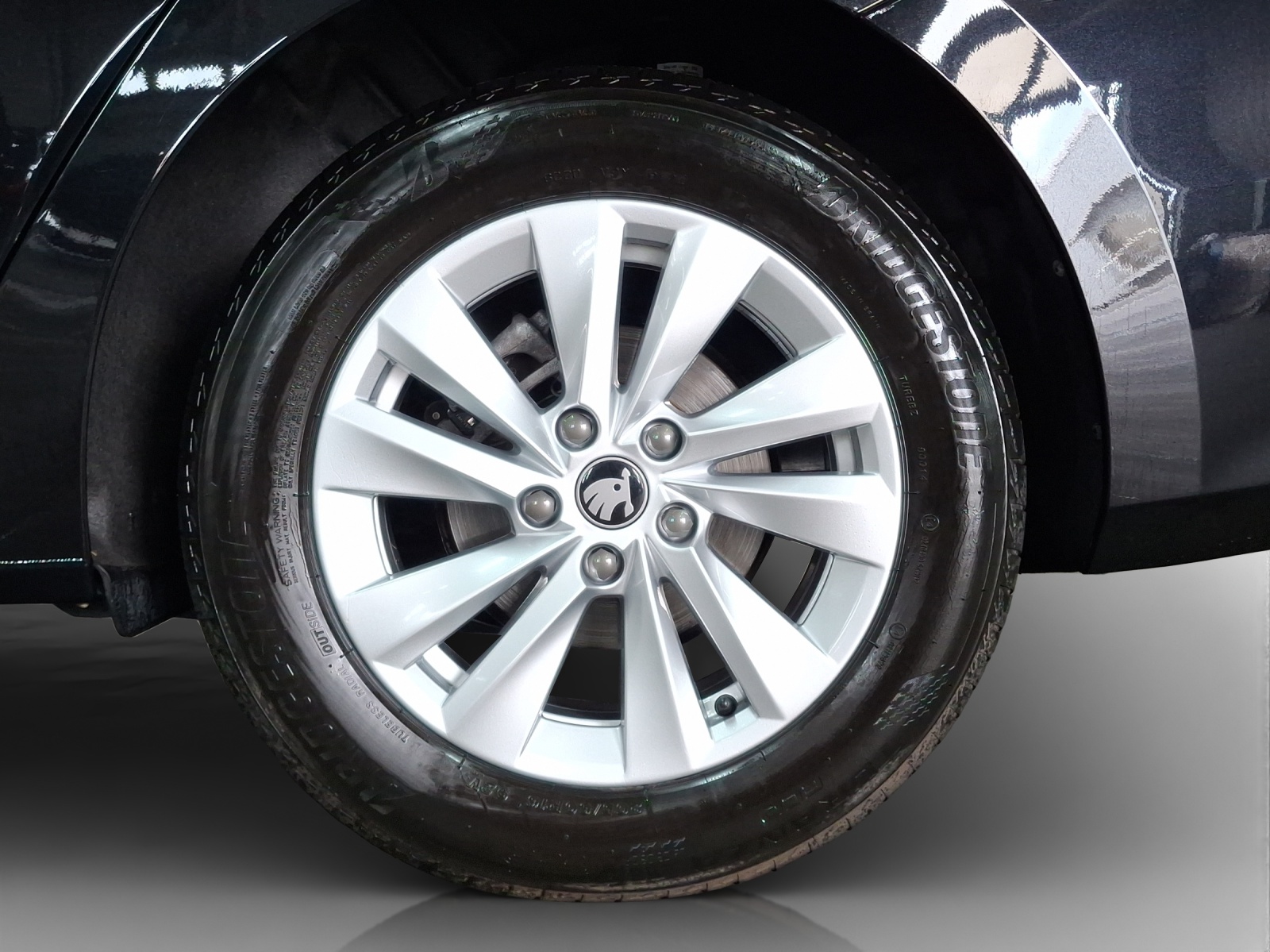 SKODA Octavia Combi 2.0 TDI DSG Selection-image-13