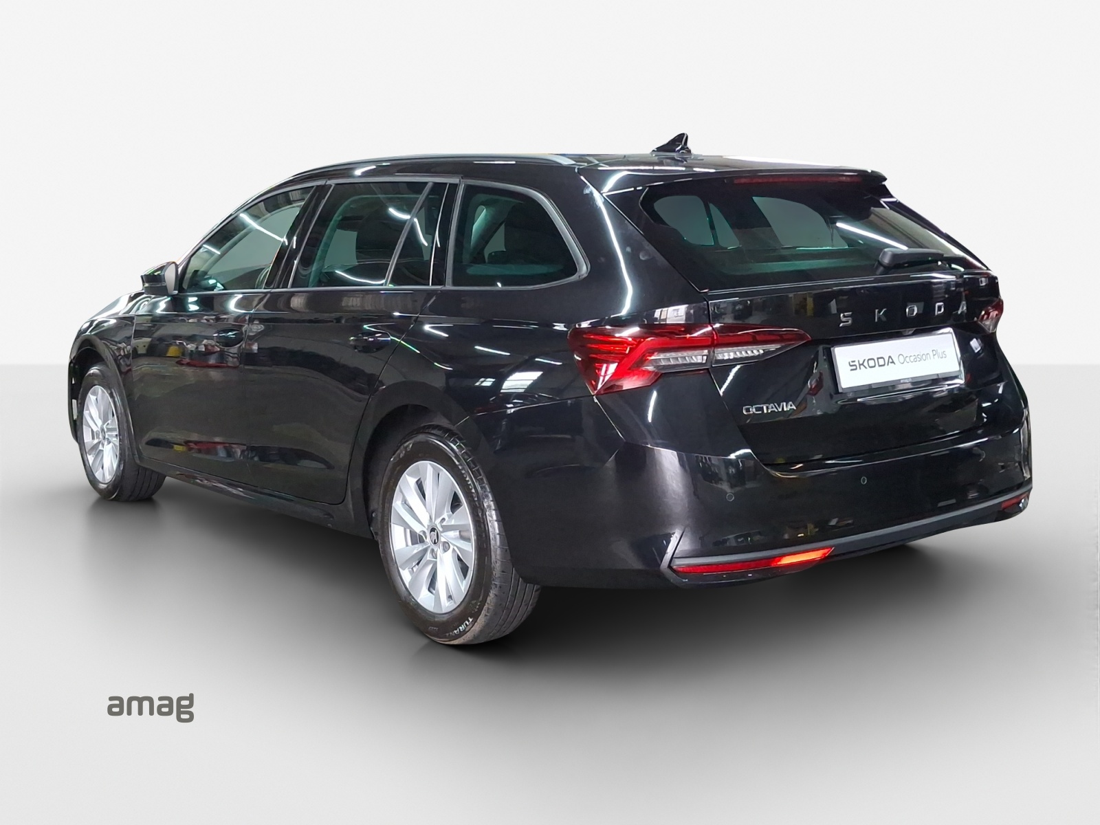 SKODA Octavia Combi 2.0 TDI DSG Selection-image-2
