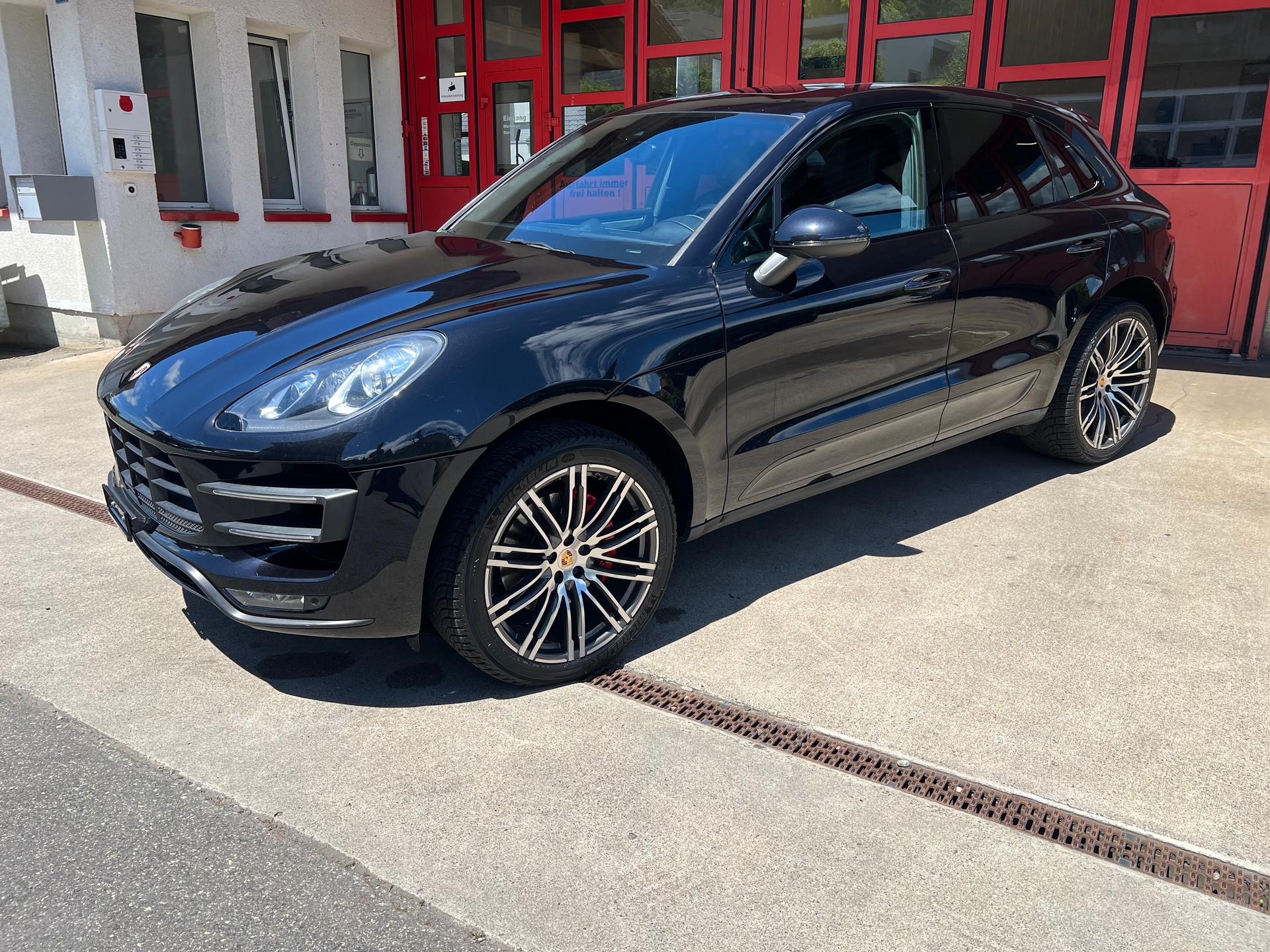 PORSCHE Macan Turbo PDK-image-1