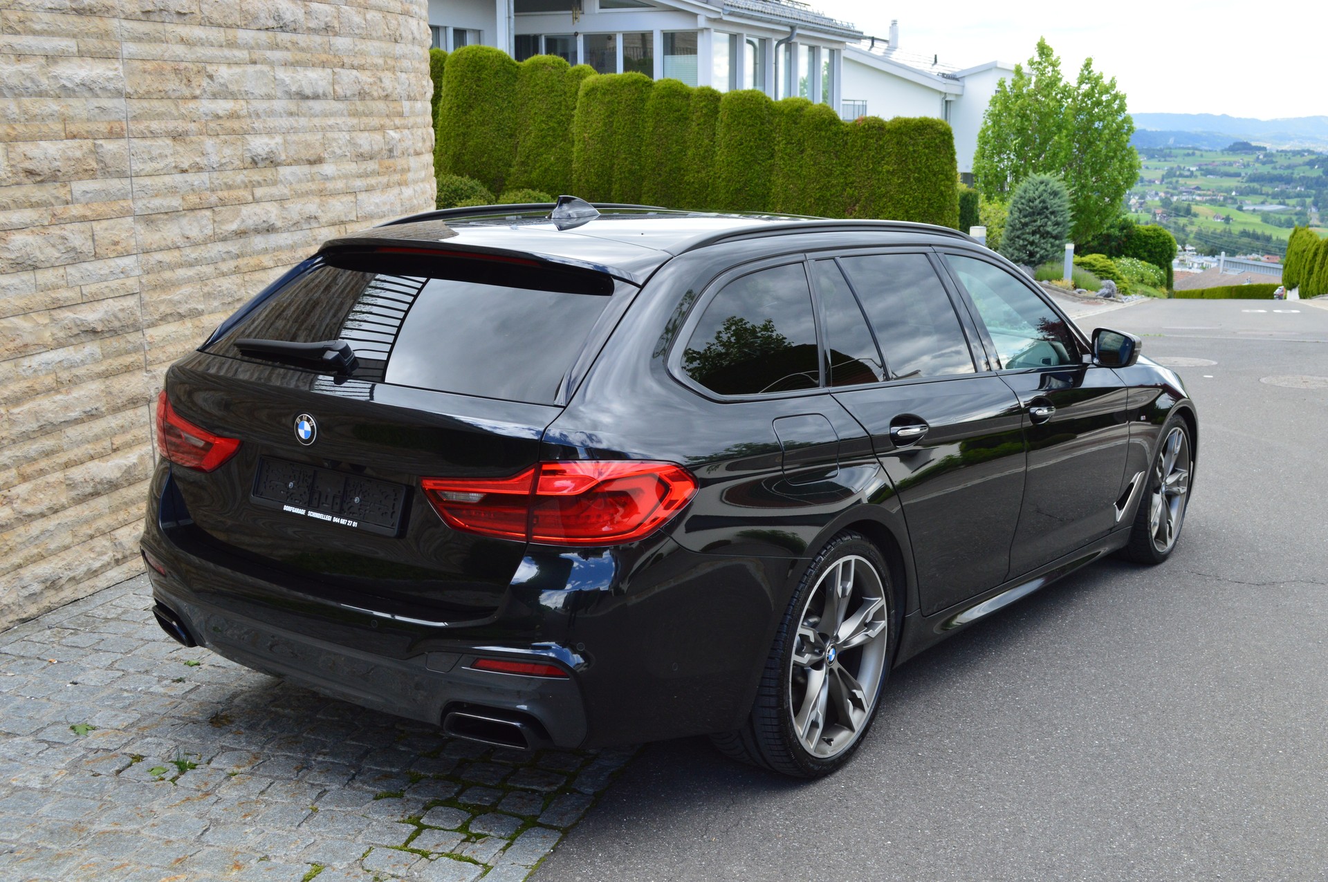 BMW M550d xDrive Touring Steptronic-image-4