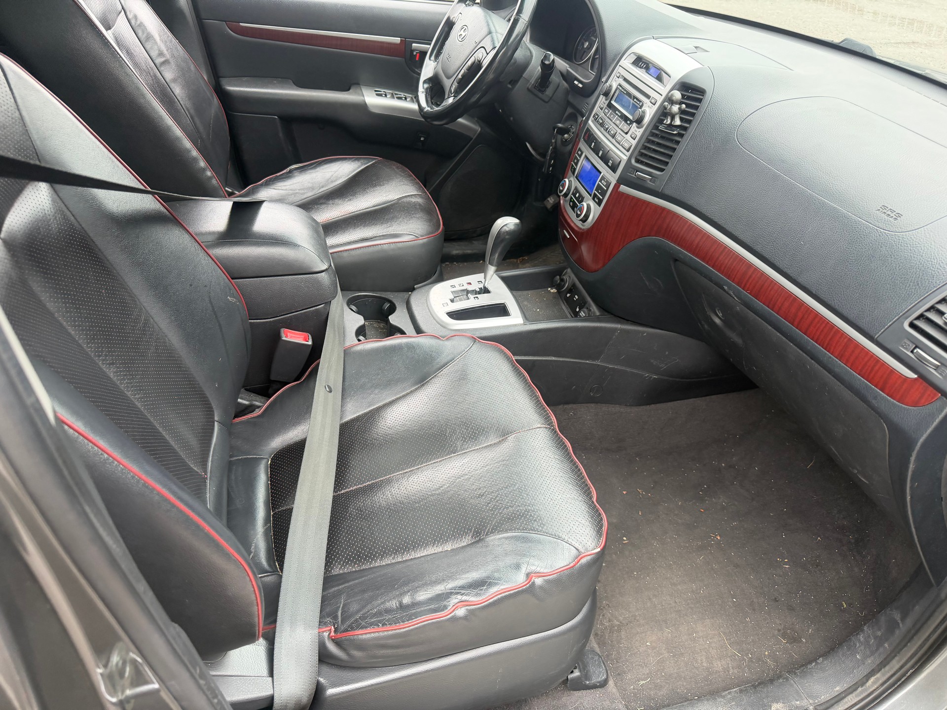HYUNDAI Santa Fe 2.2 CRDi Premium 4WD Automatic-image-9